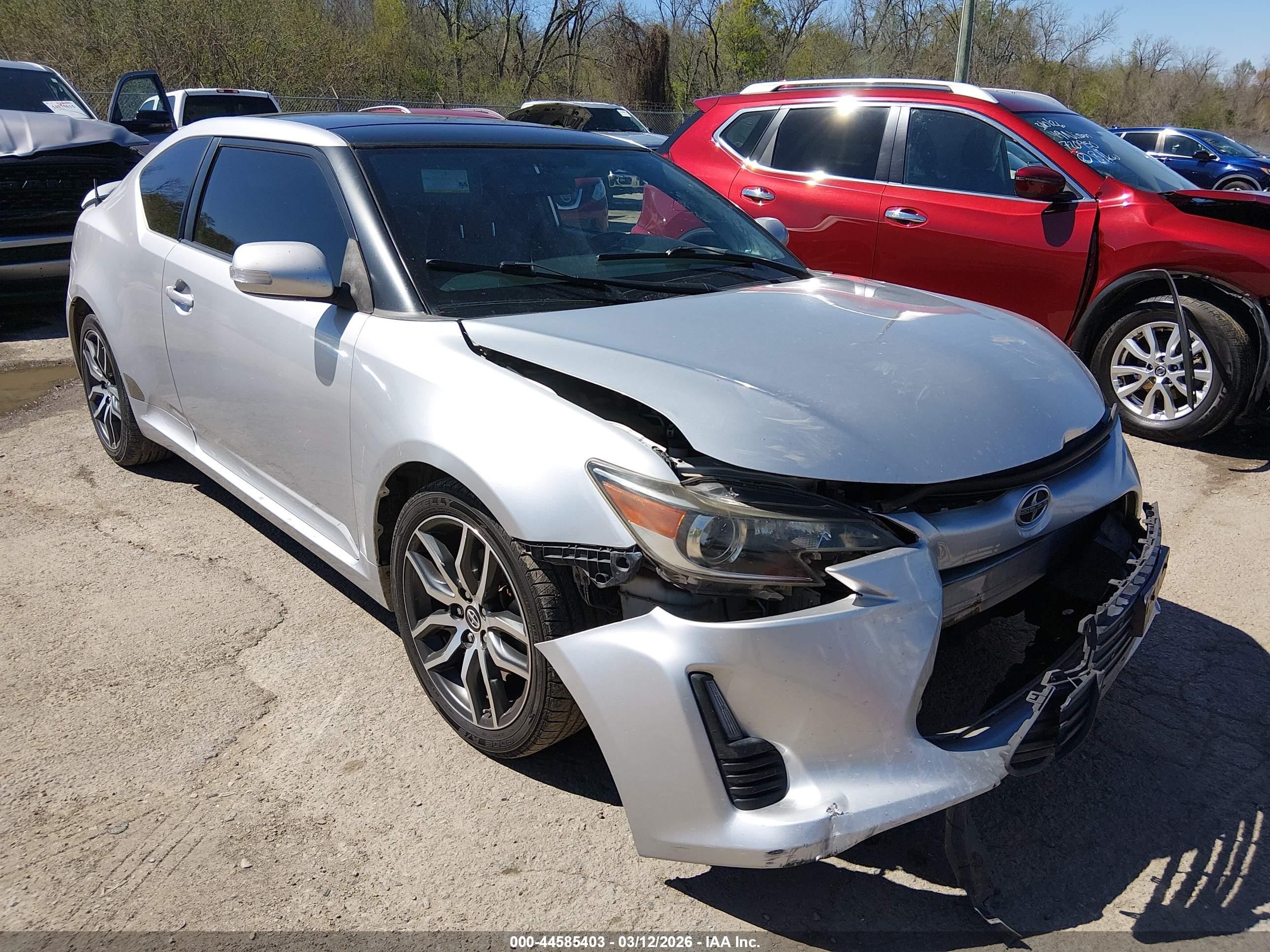 2014 Scion tC 10 Series, VIN JTKJF5C76E3082582 — Front end