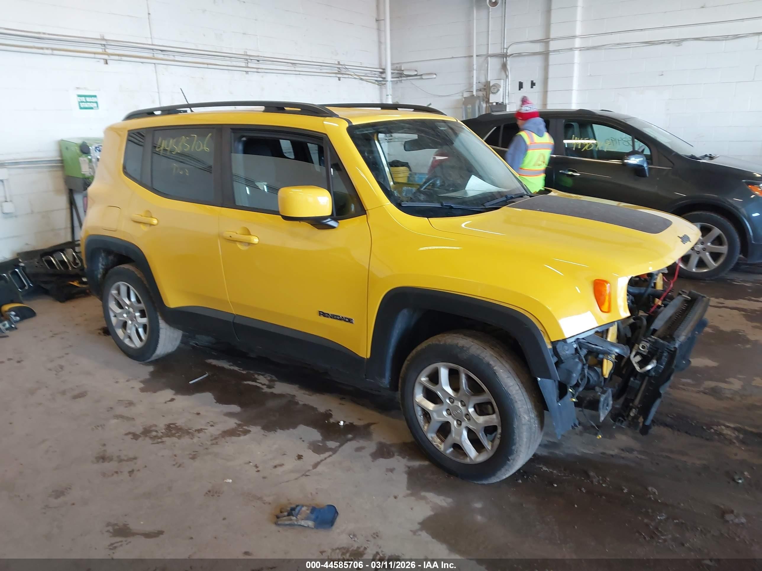 2016 Jeep Renegade Latitude, VIN ZACCJBBT3GPD77567 — All over