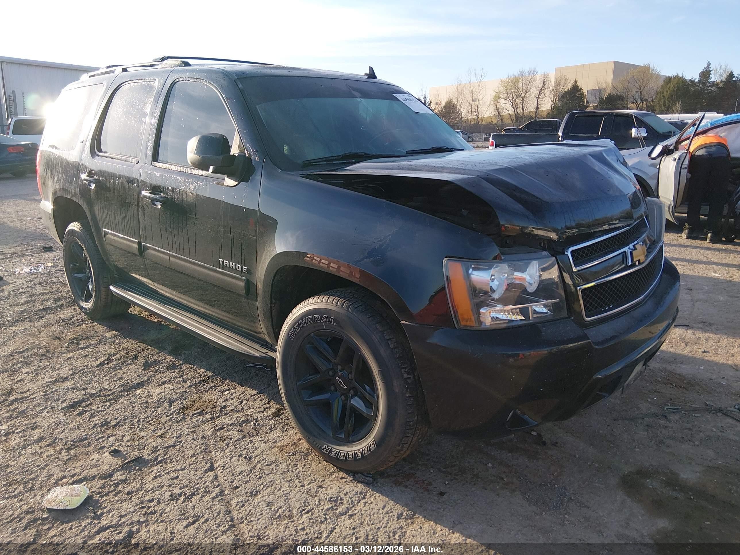 2014 Chevrolet Tahoe LT, VIN 1GNSKBE00ER227402 — Перед