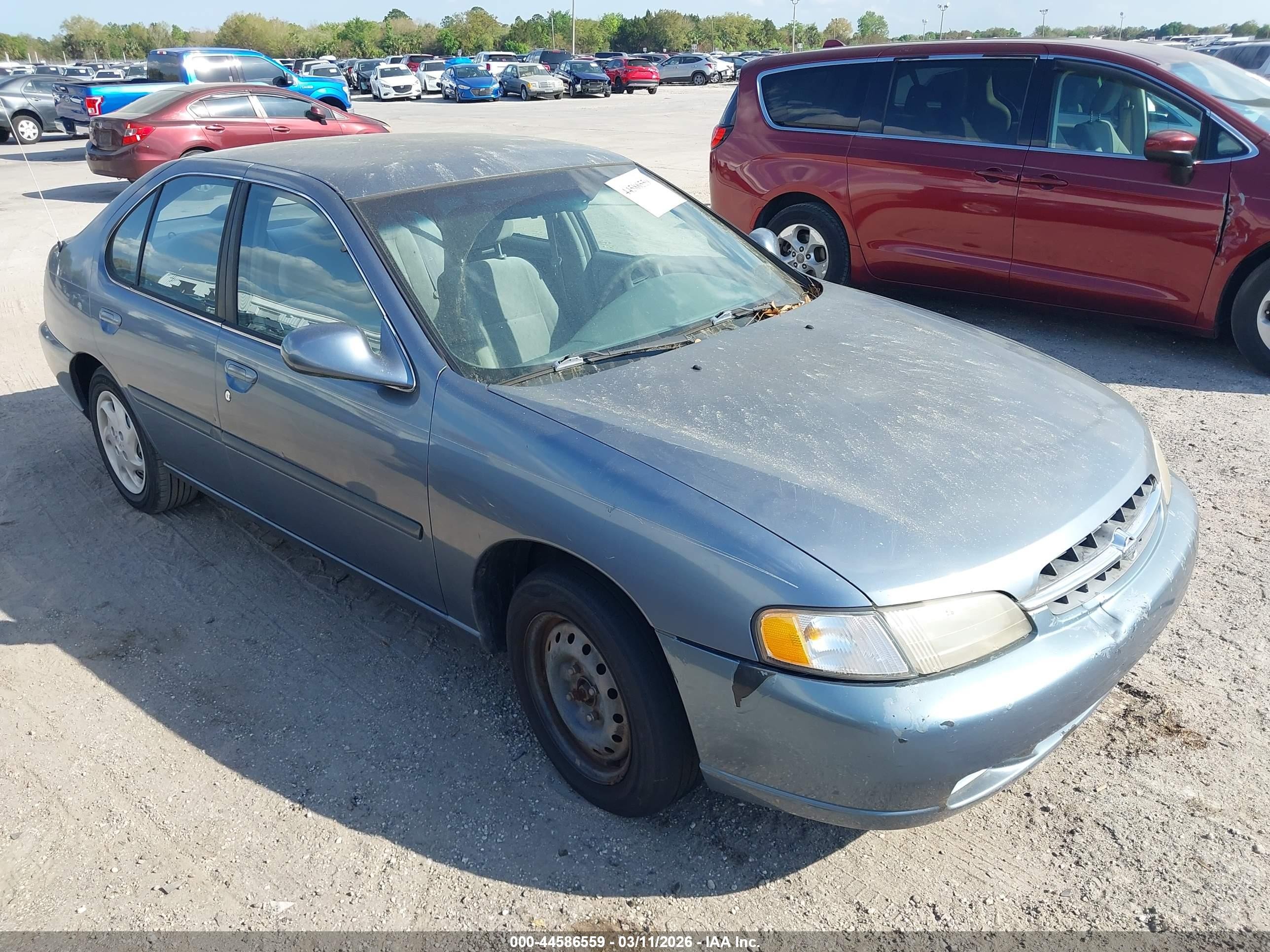 1999 Nissan Altima XE, VIN 1N4DL01D5XC109773 — Front end