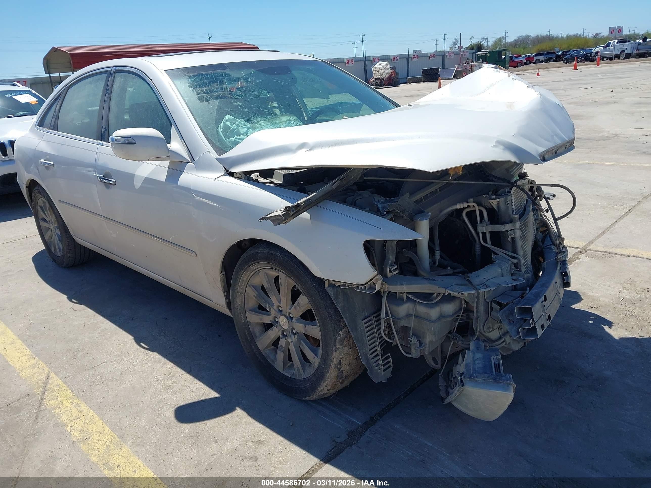 2009 Hyundai Azera Limited, VIN KMHFC46F59A392433 — Front end