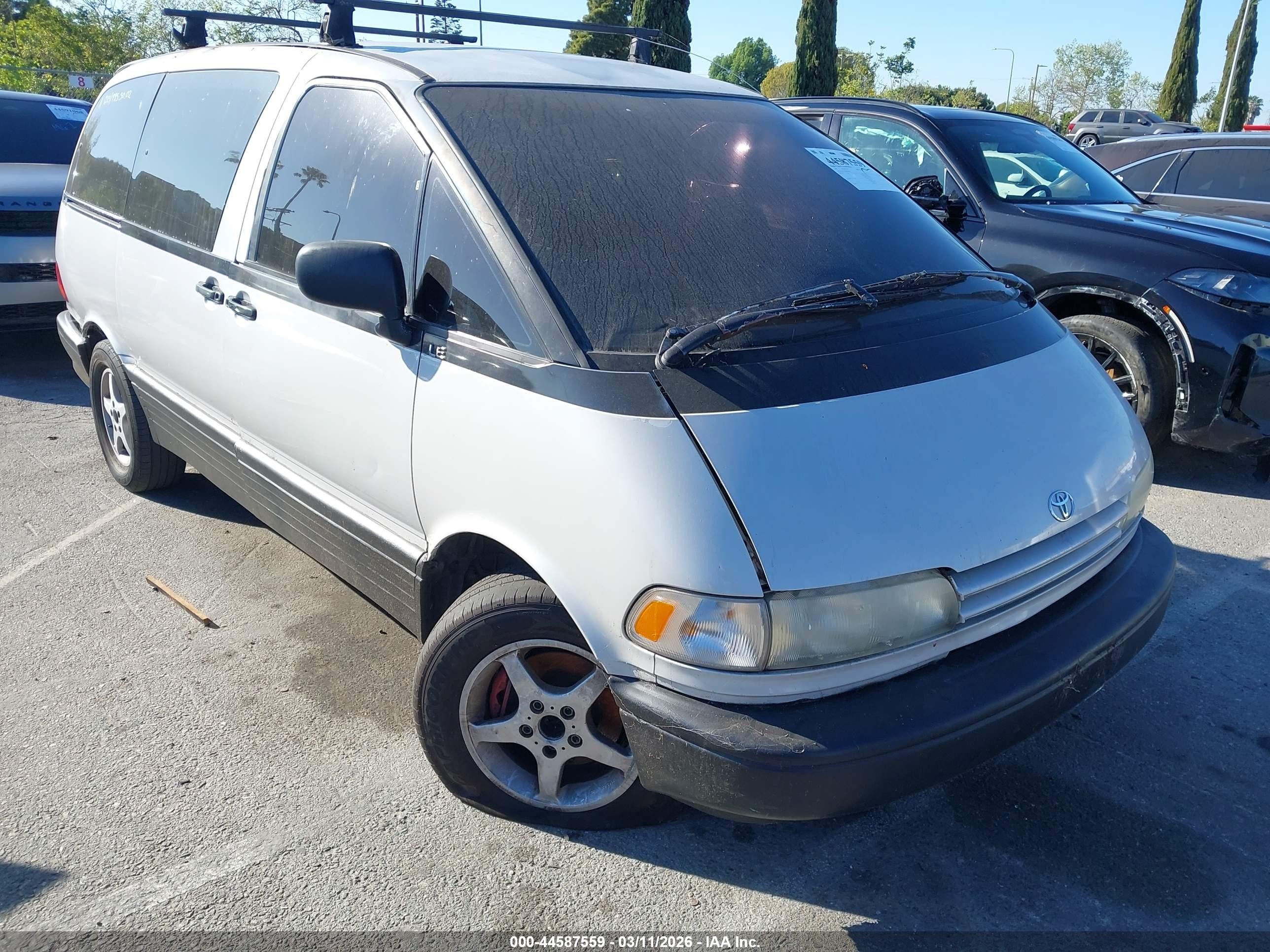 1991 Toyota Previa LE, VIN JT3AC12R4M0029895 — Front end