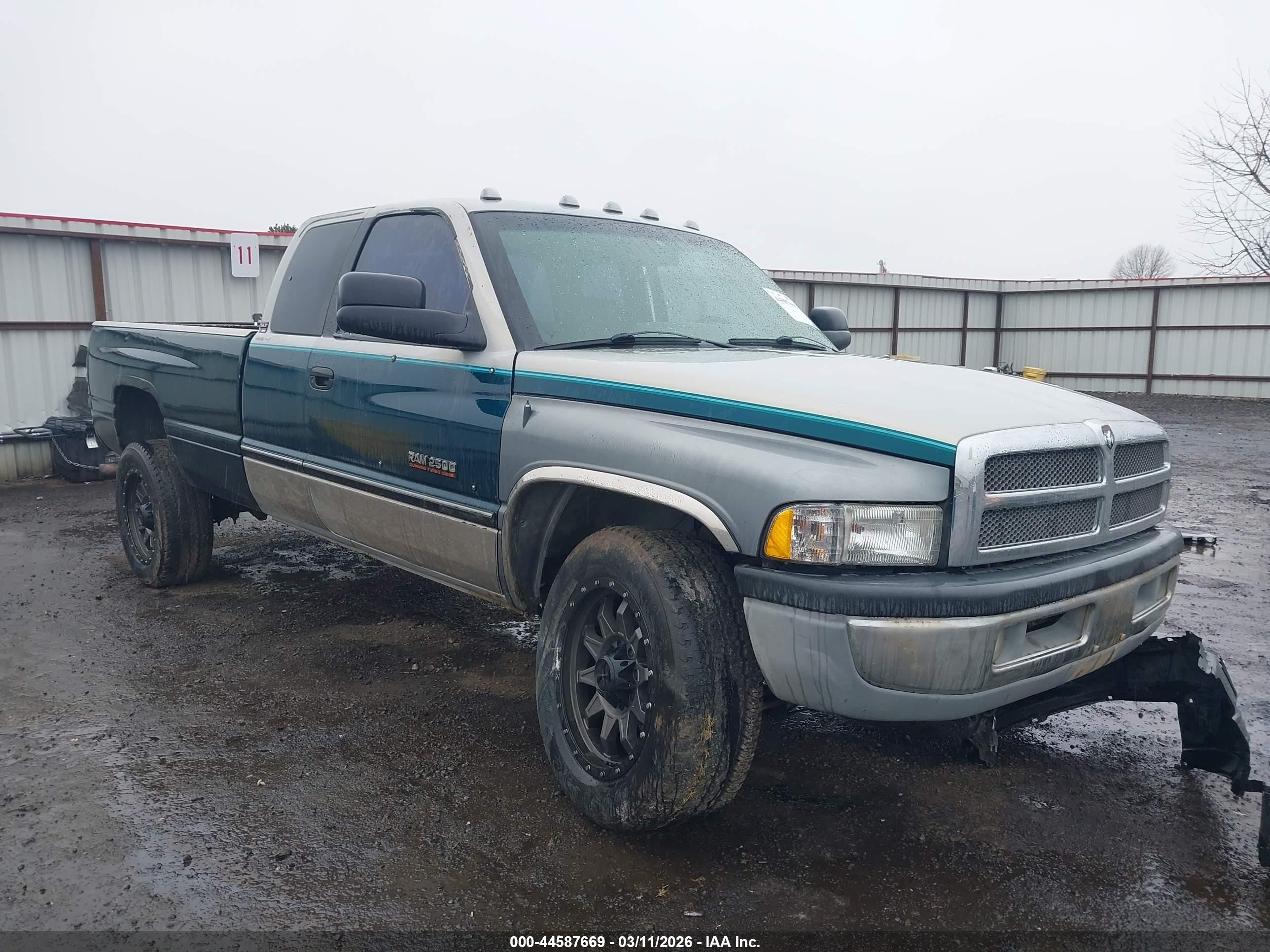 1995 Dodge 2500, VIN 3B7KF23CXSM130702 — Undercarriage