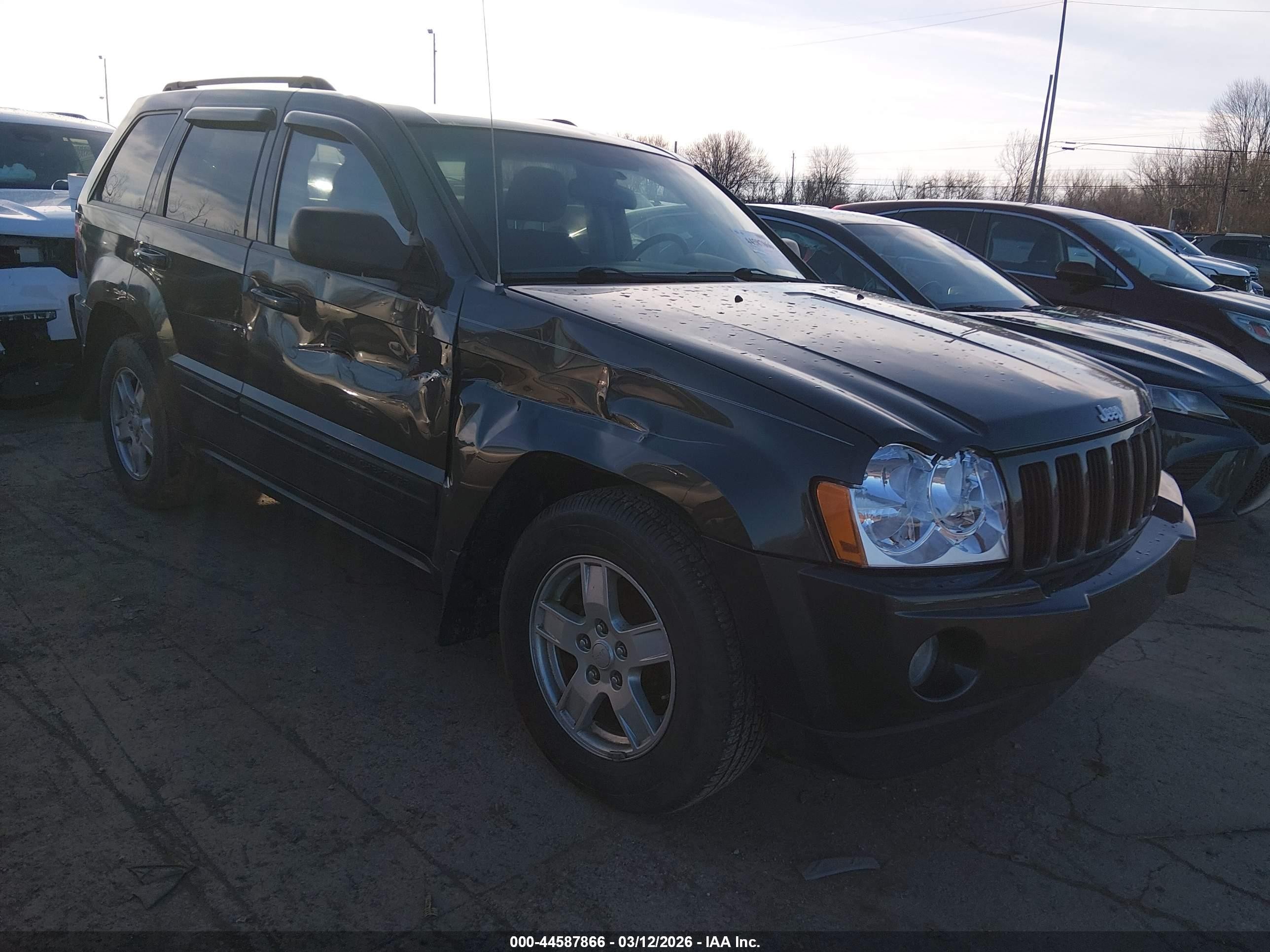 2006 Jeep Grand Cherokee Laredo, VIN 1J4GR48K86C321433 — Front end