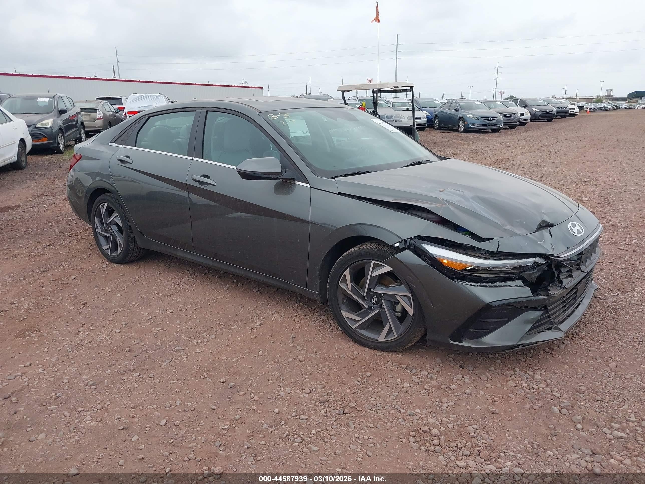 2025 Hyundai Elantra Limited, VIN KMHLN4DJ0SU133938 — Перед