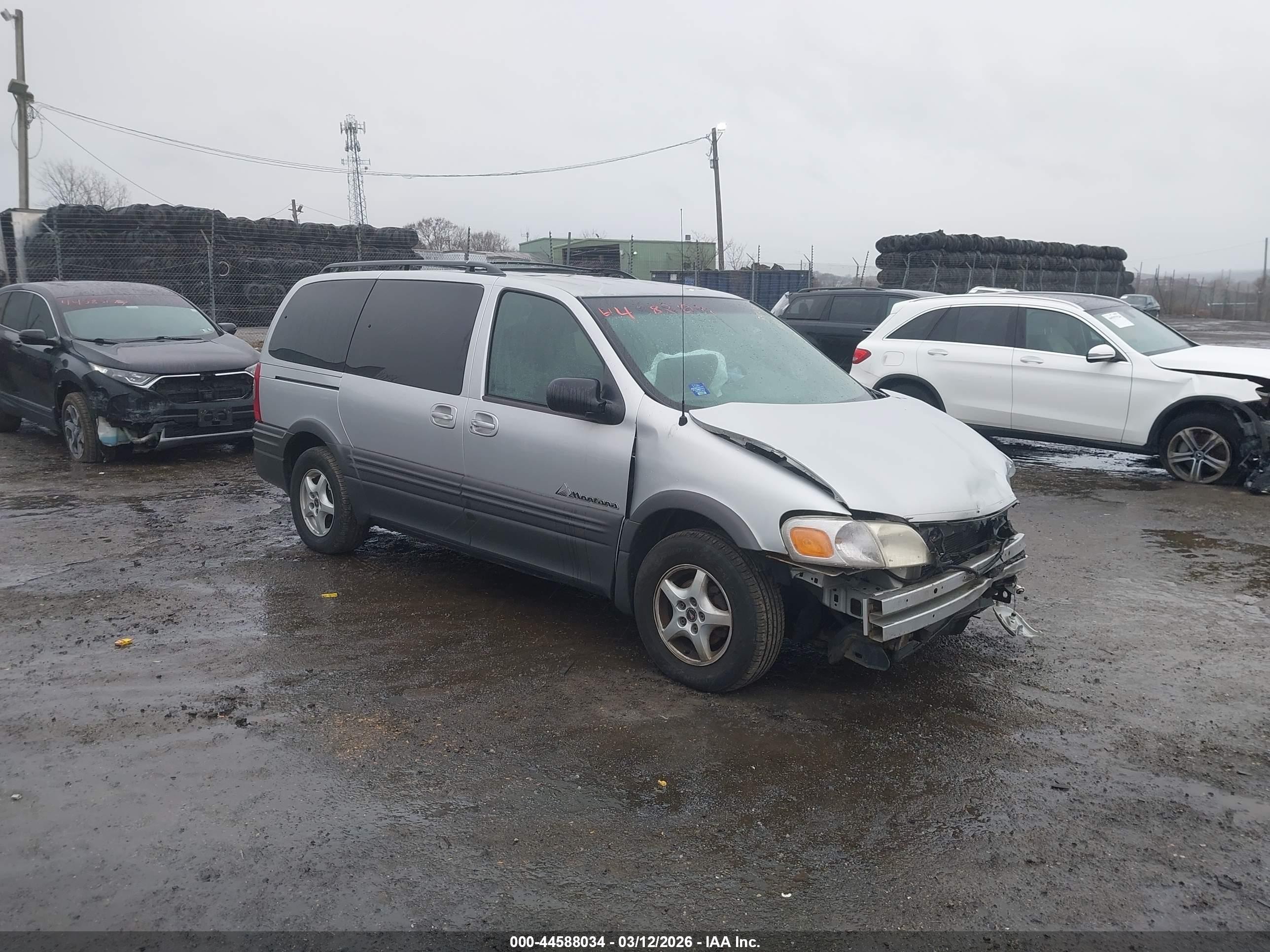 2003 Pontiac Montana 1SA, VIN 1GMDX03E43D298498 — Перед