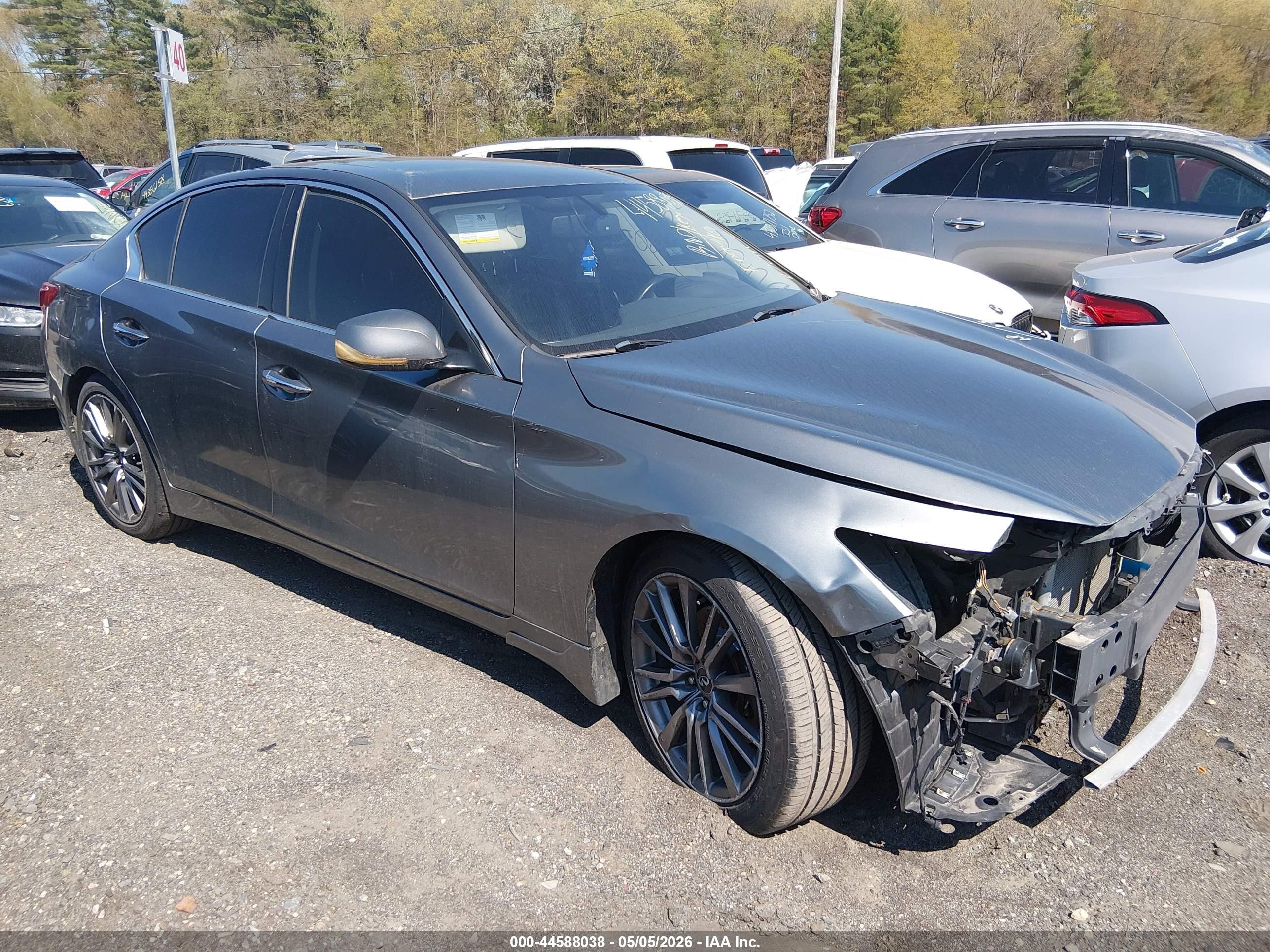 2015 Infiniti Q50 Premium, VIN JN1BV7AR4FM417688 — Front end