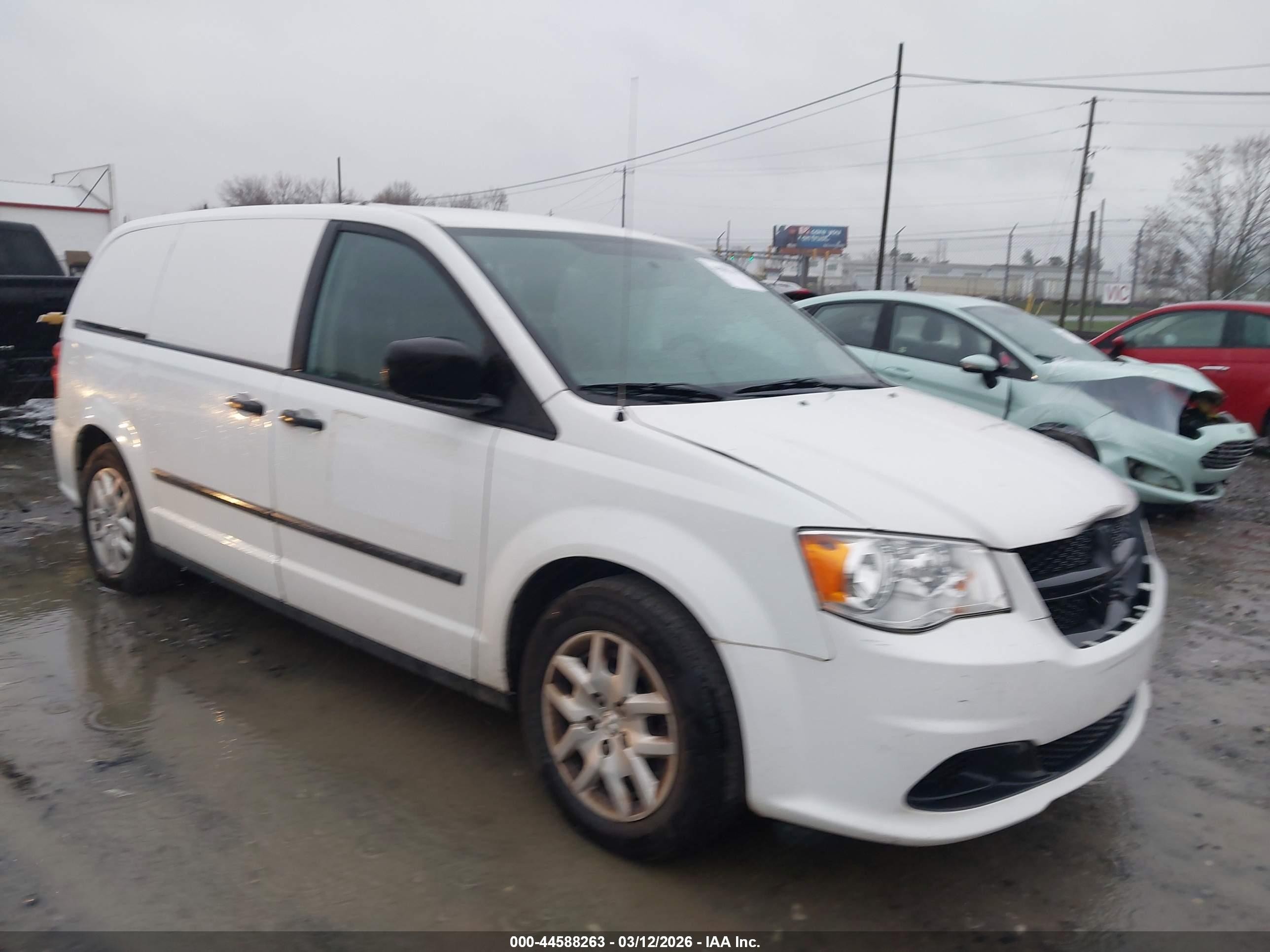 2015 Ram Cargo Van Tradesman, VIN 2C4JRGAG8FR682056 — Side