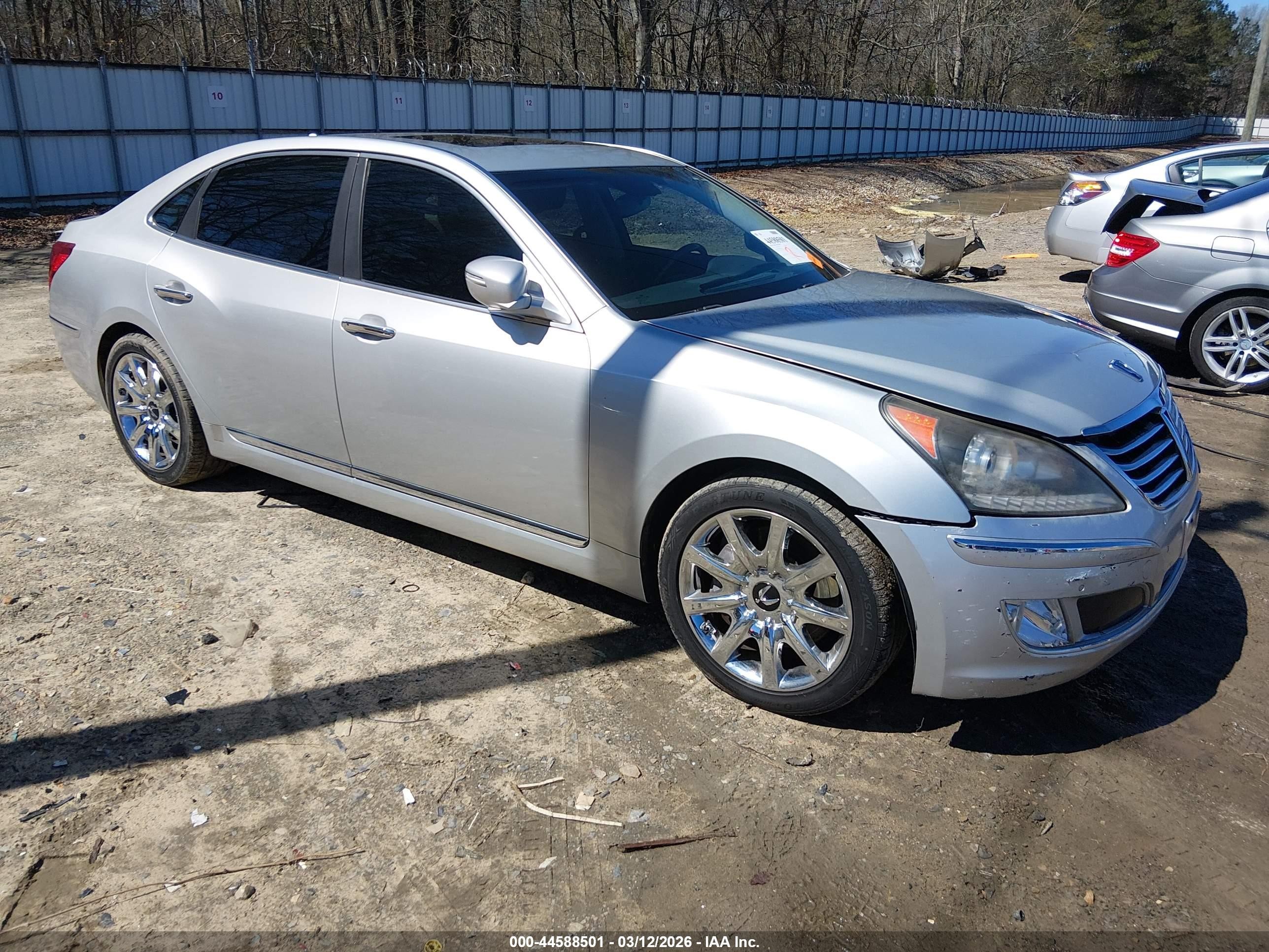 2013 Hyundai Equus Signature, VIN KMHGH4JH8DU064347 — Front end
