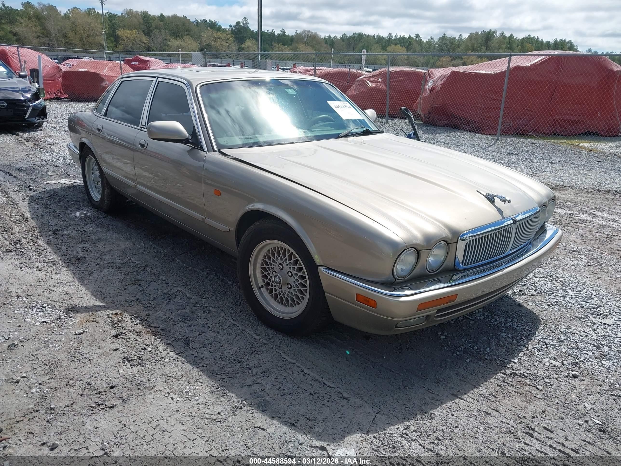 1996 Jaguar XJ, VIN SAJHX1241TC774556 — Roof