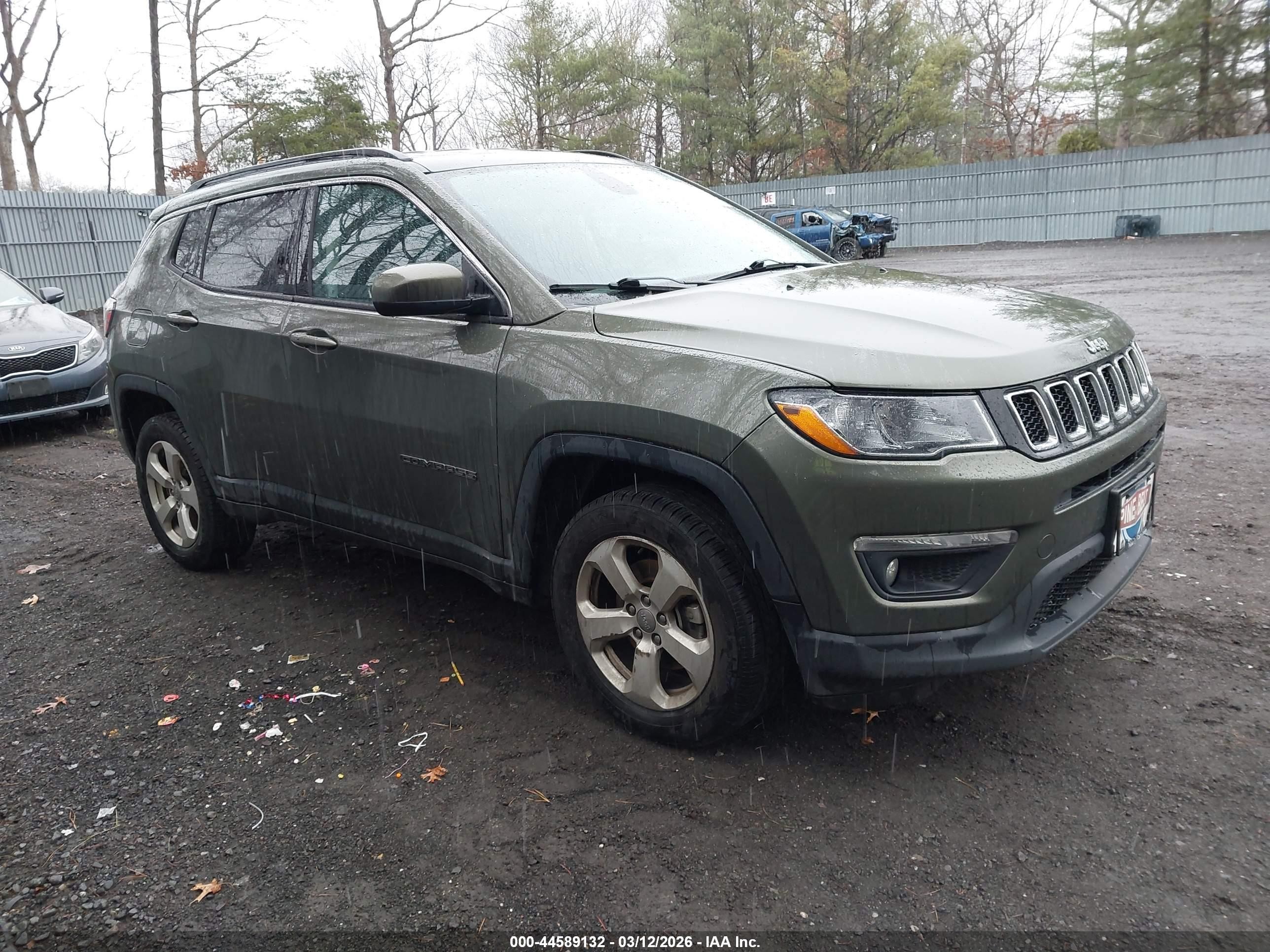 2019 Jeep Compass Latitude, VIN 3C4NJDBB8KT714098 — Перед