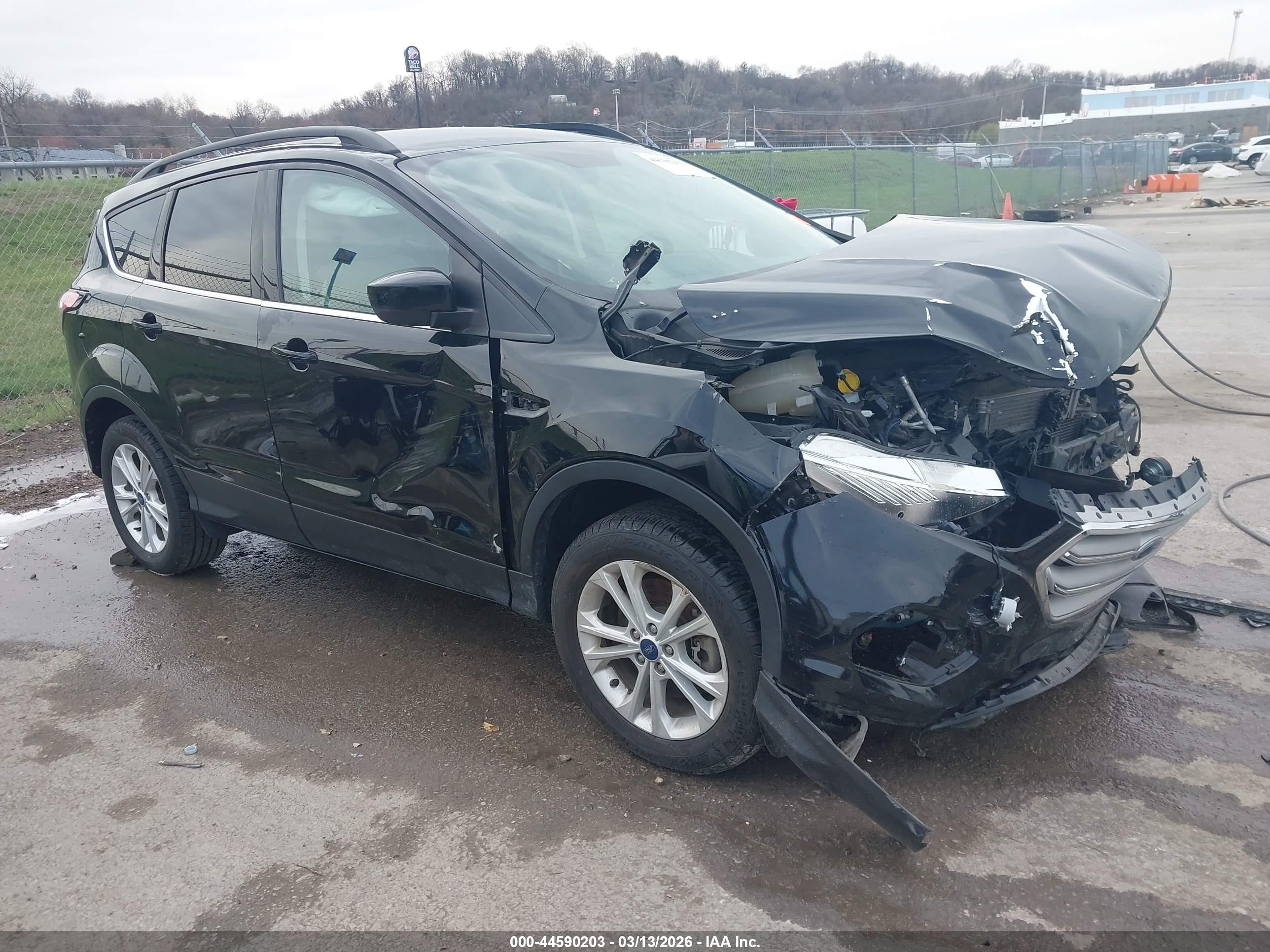 2018 Ford Escape SE, VIN 1FMCU9GD9JUB25017 — Front end