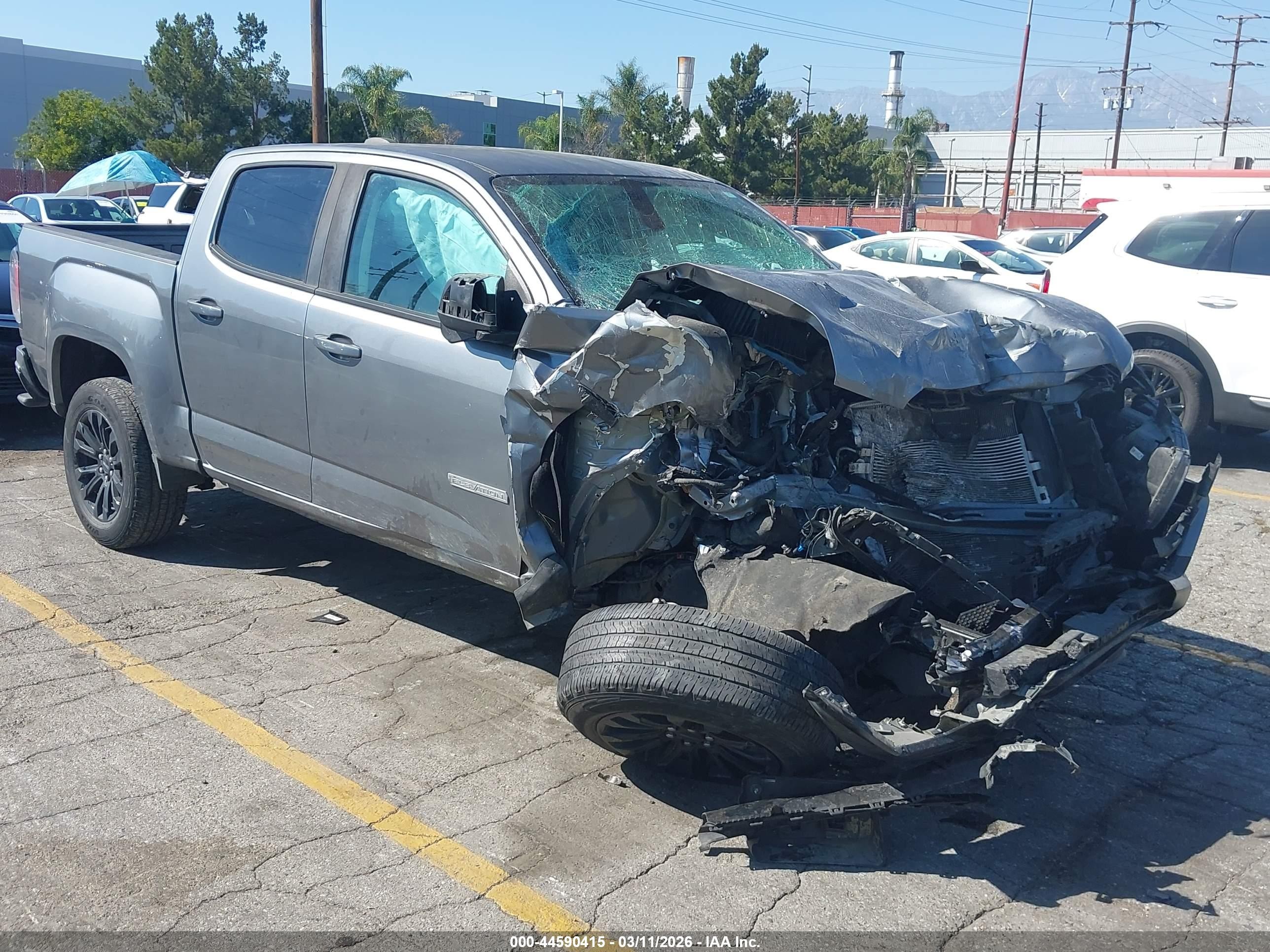 2022 GMC Canyon 2WD Elevation, VIN 1GTG5CEN3N1107101 — Front end