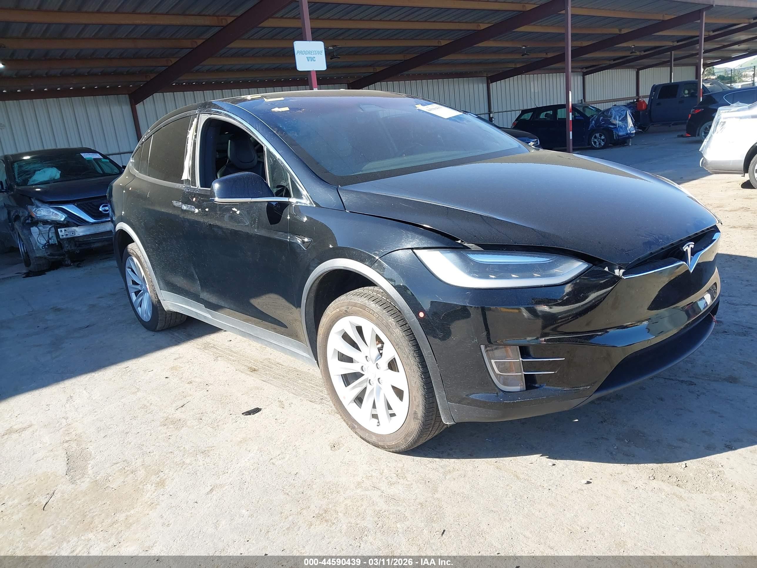 2016 Tesla Model X 70D, VIN 5YJXCDE24GF030346 — Пресная вода
