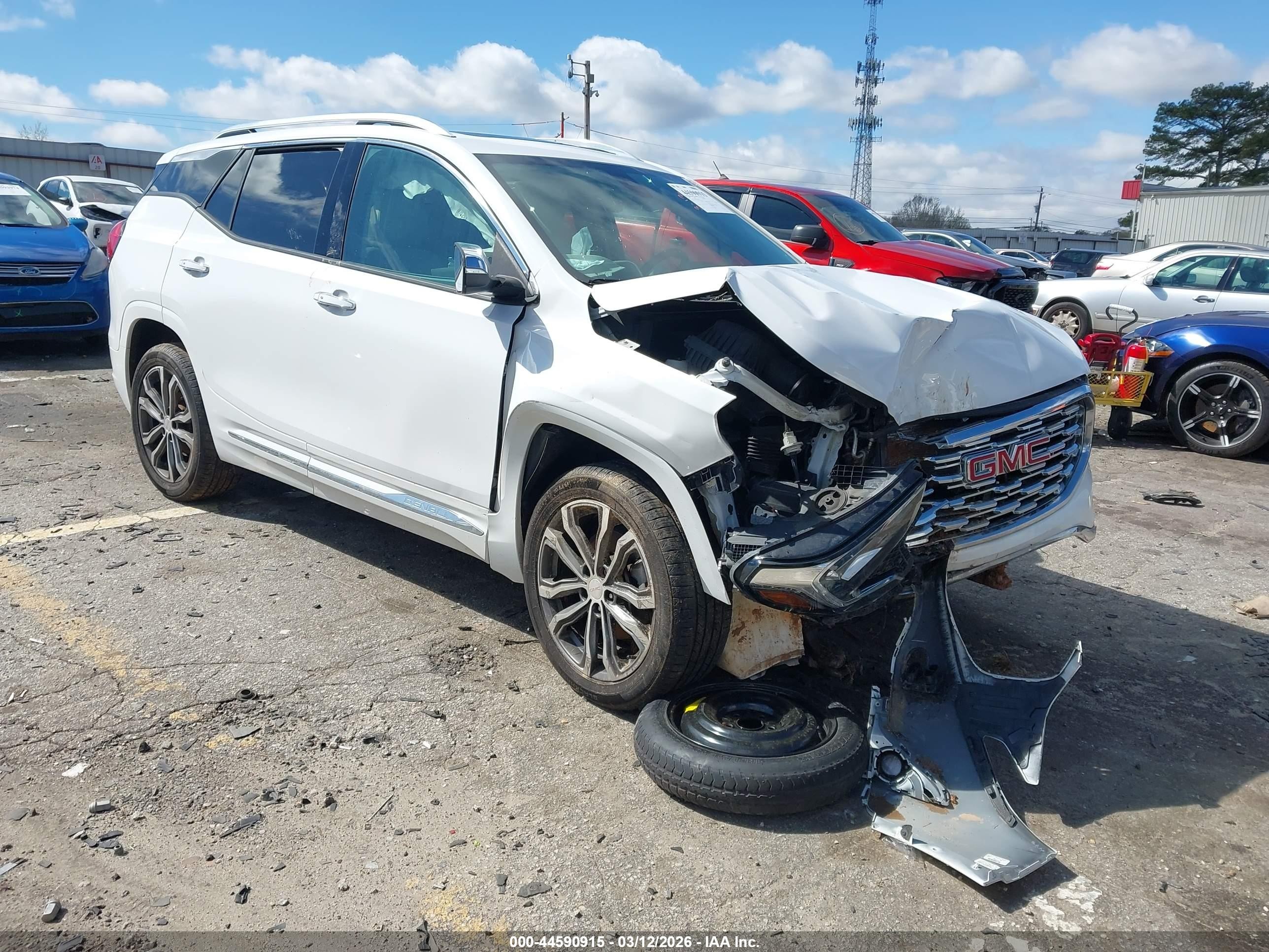 2019 GMC Terrain Denali, VIN 3GKALXEX6KL307399 — Перед