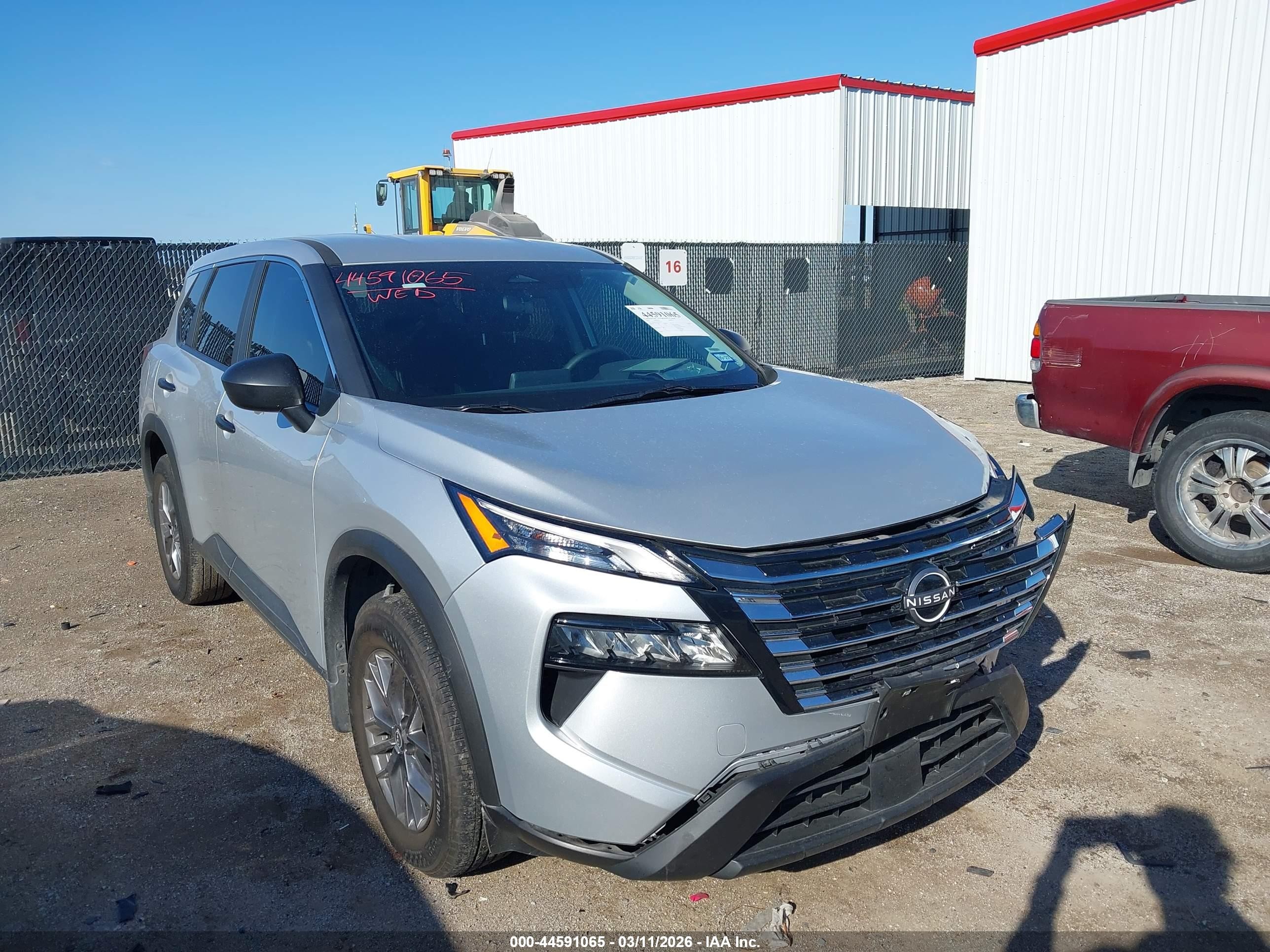 2025 Nissan Rogue S, VIN 5N1BT3AA2SC852873 — Front end