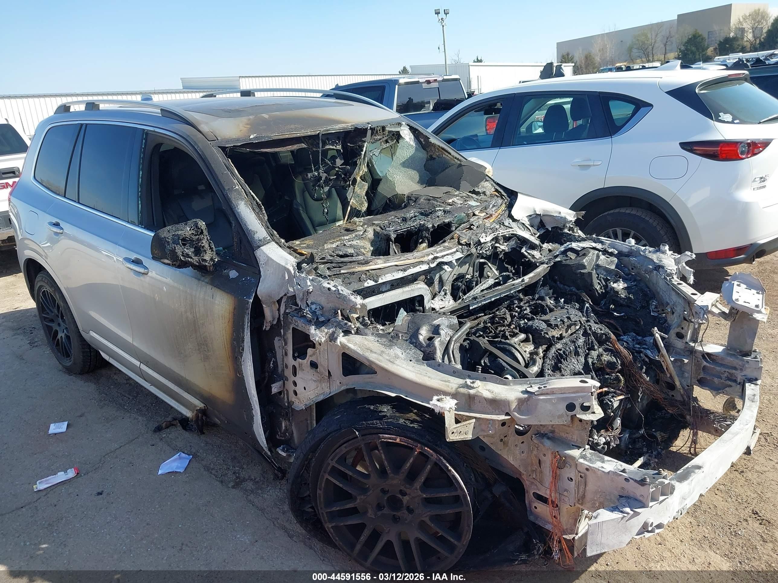 2018 Volvo XC90 Momentum, VIN YV4A22PK1J1195391 — Engine fire