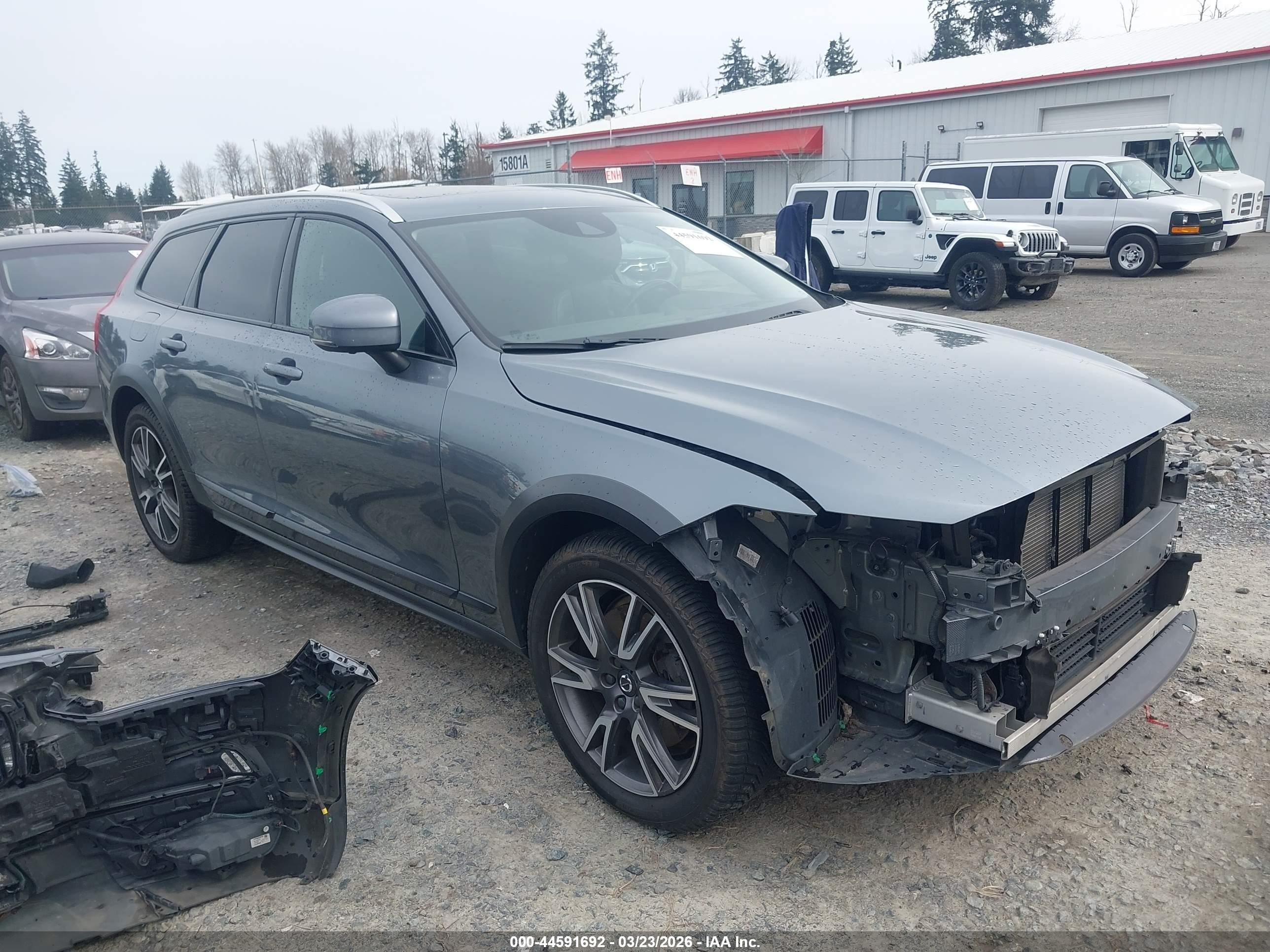 2017 Volvo V90, VIN YV4A22NL5H1001581 — Перед