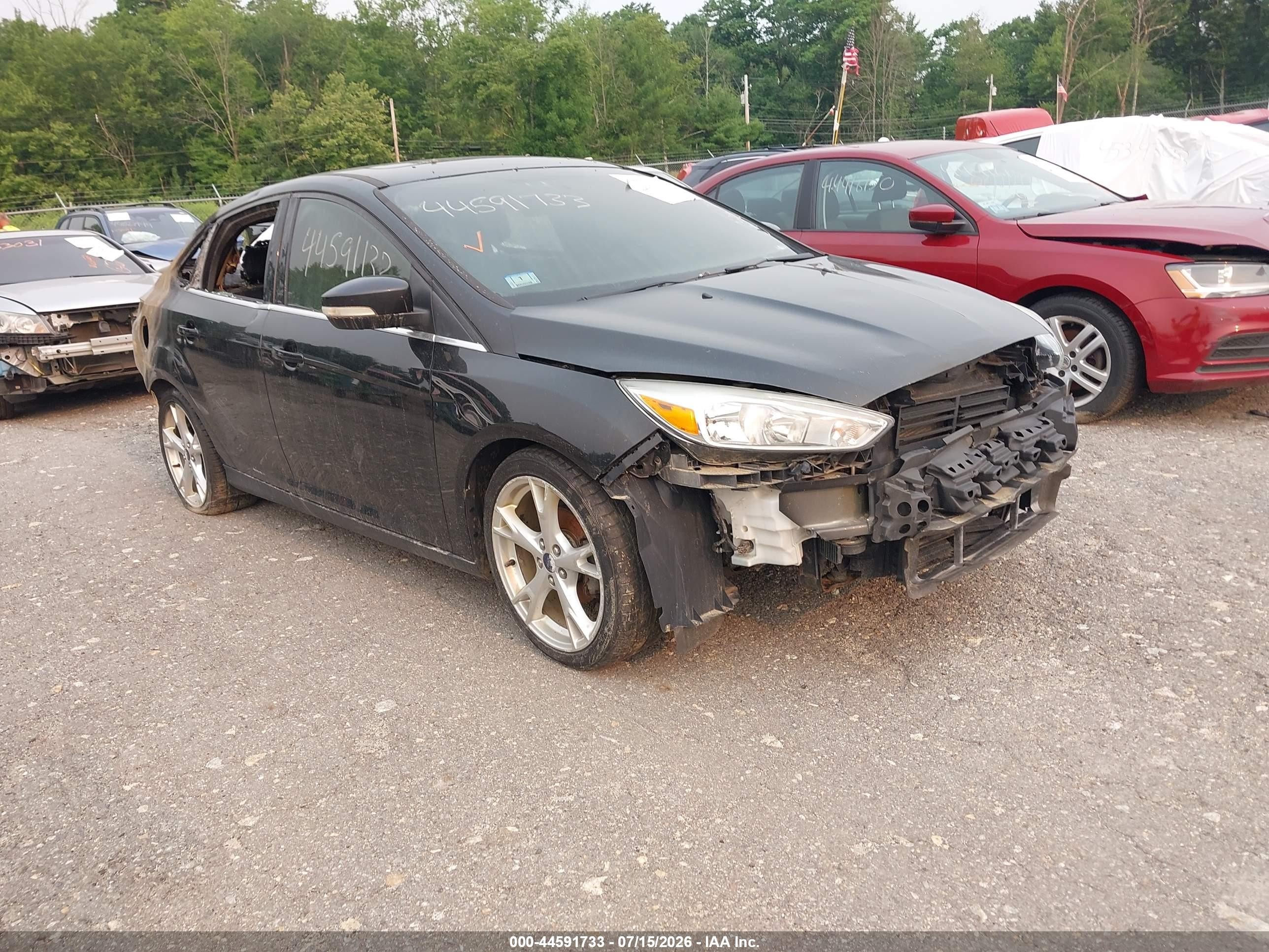 2015 Ford Focus Titanium, VIN 1FADP3J27FL310531 — Front end
