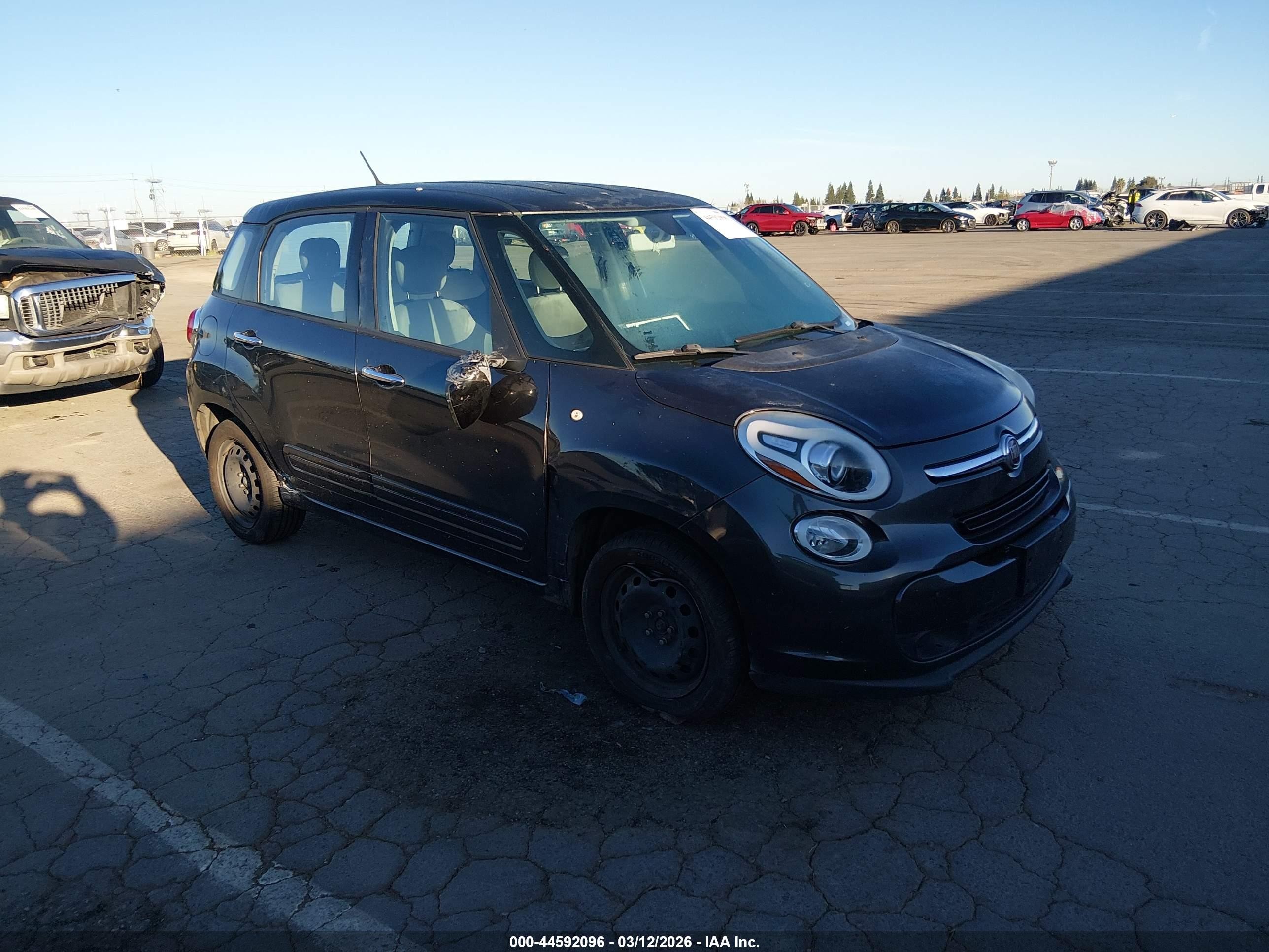 2014 FIAT 500L Pop, VIN ZFBCFAAH8EZ014756 — Side