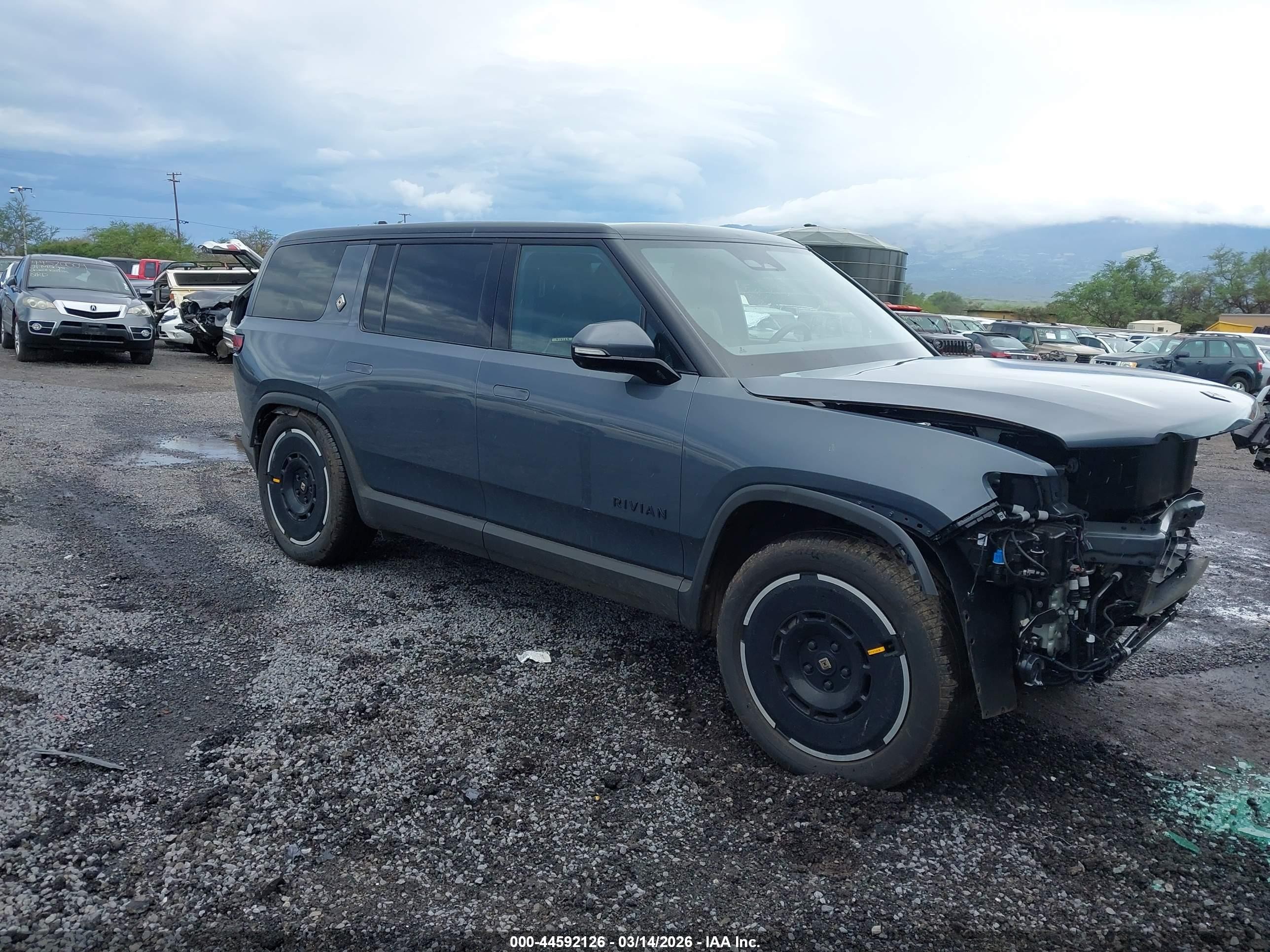 2025 Rivian R1S Adventure, VIN 7PDSGBBA5SN065804 — Front end