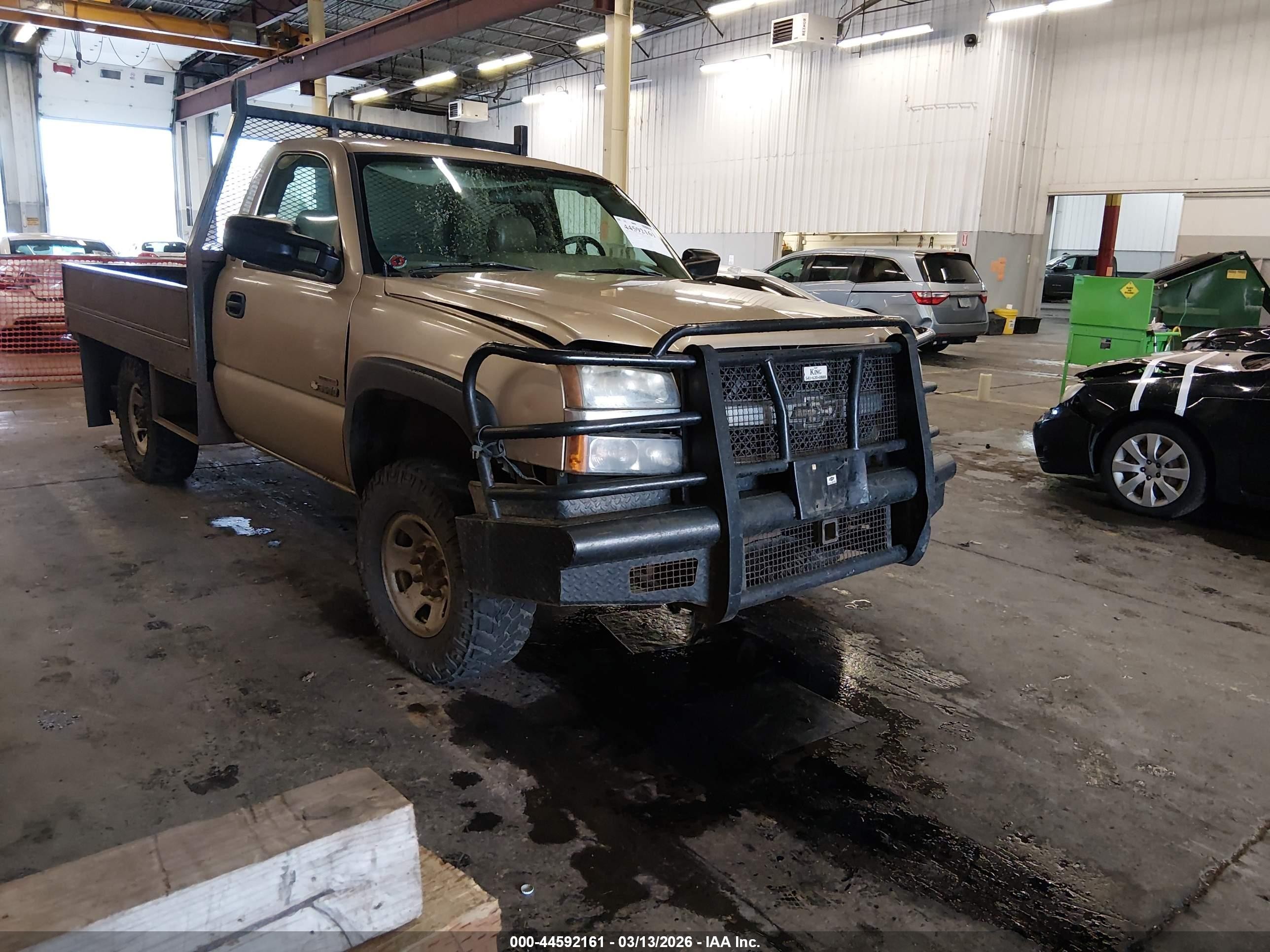 2004 Chevrolet Silverado 3500, VIN 1GCHK34274E388119 — Front end