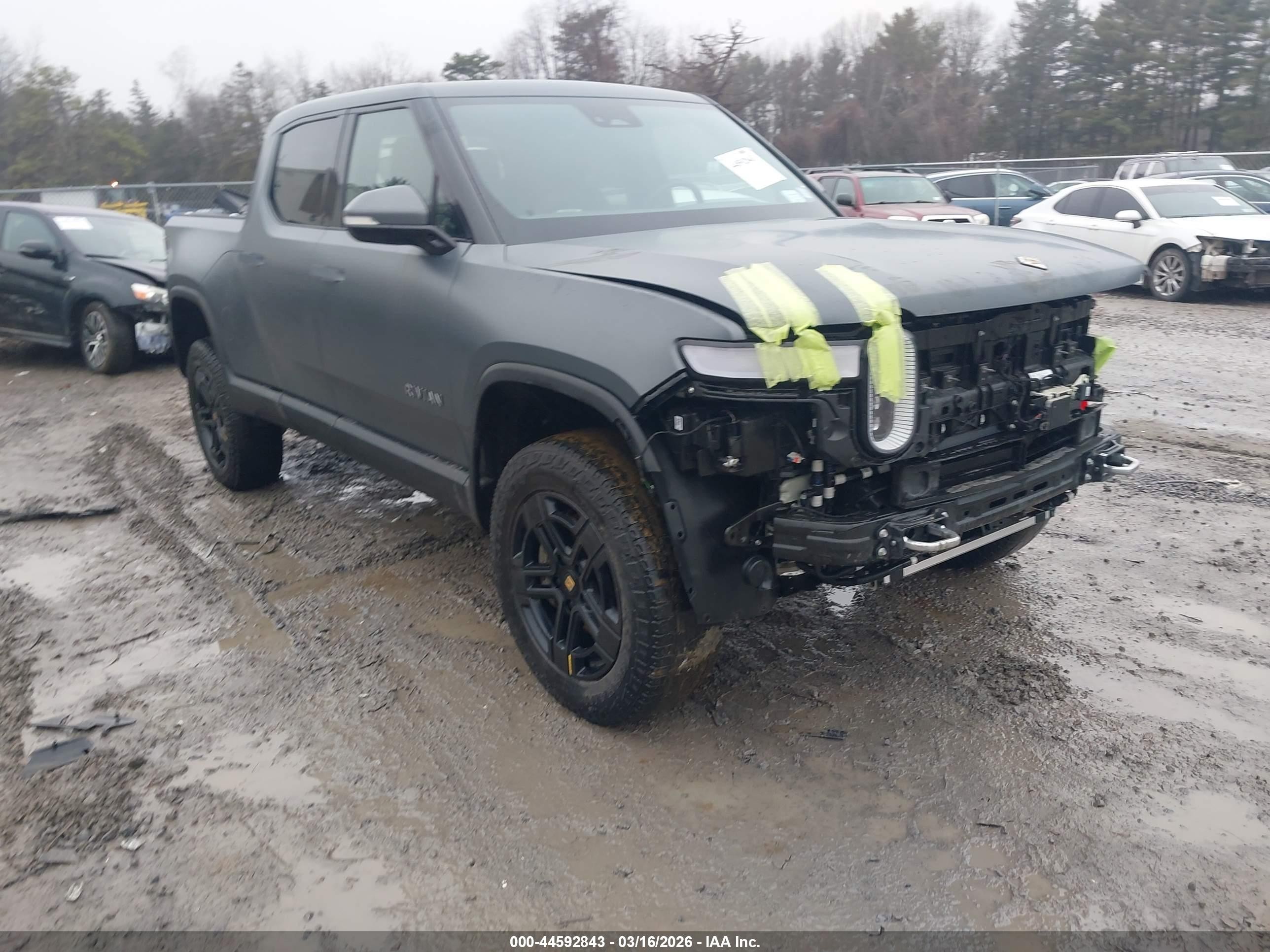 2024 Rivian R1T Adventure, VIN 7FCTGBAA3RN033144 — Front end
