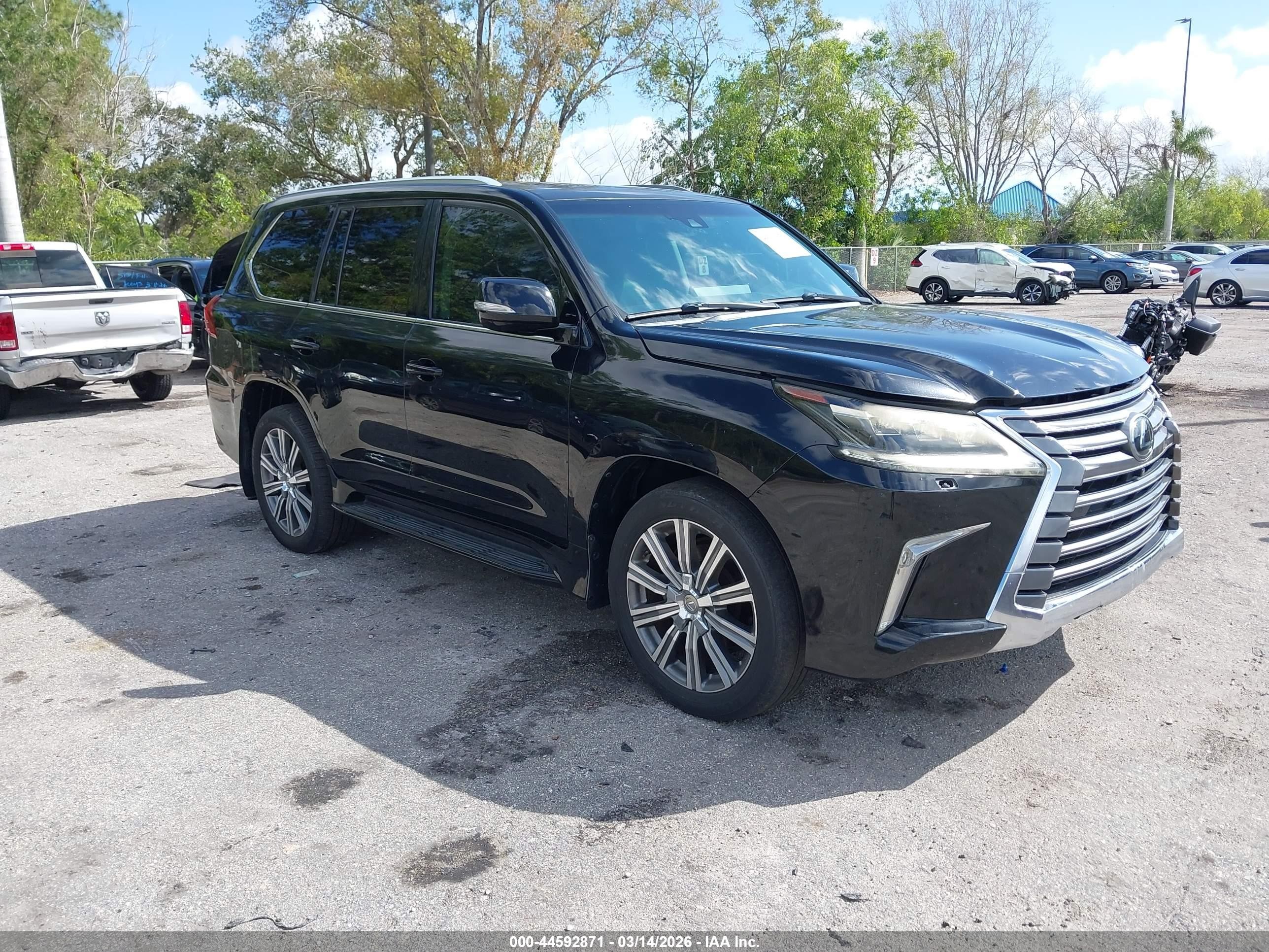 2016 Lexus LX 570, VIN JTJHY7AX3G4216991 — Front end