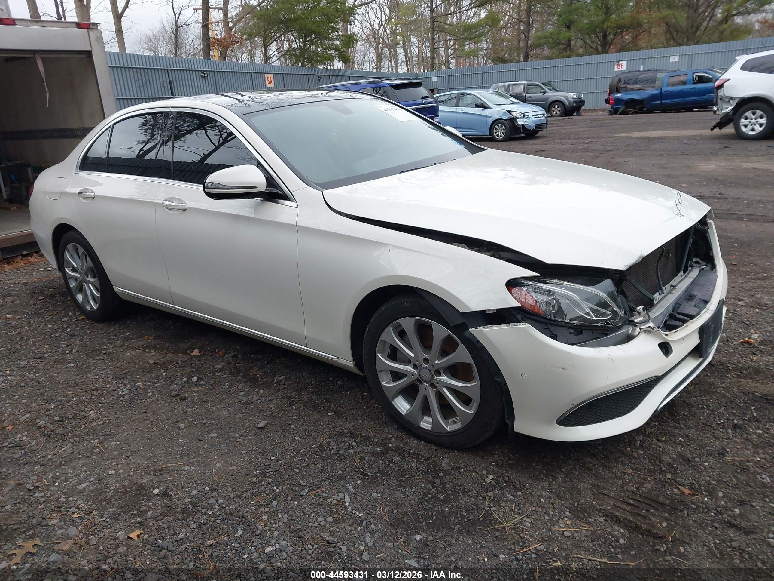 2017 Mercedes-Benz E 300 Luxury, VIN WDDZF4KB8HA178195 — Front end