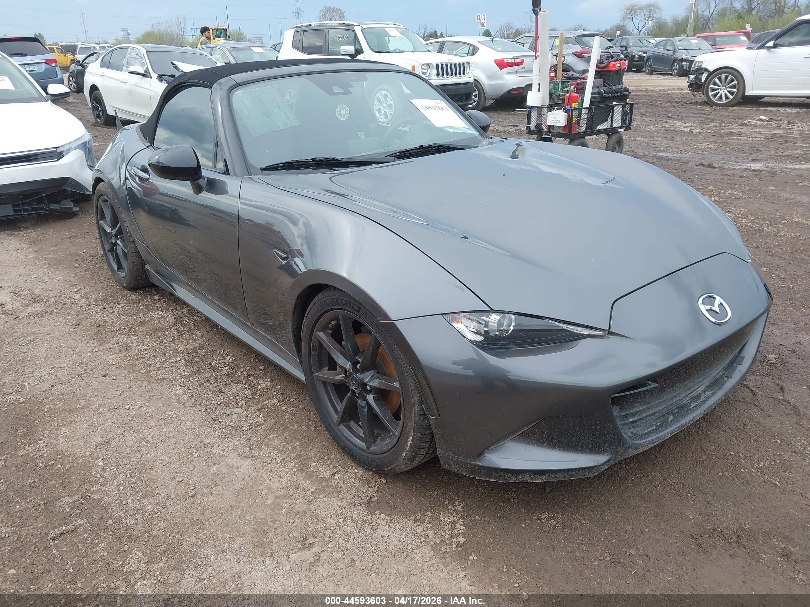 2019 Mazda MX-5 Miata Club, VIN JM1NDAC73K0305665 — Rear end