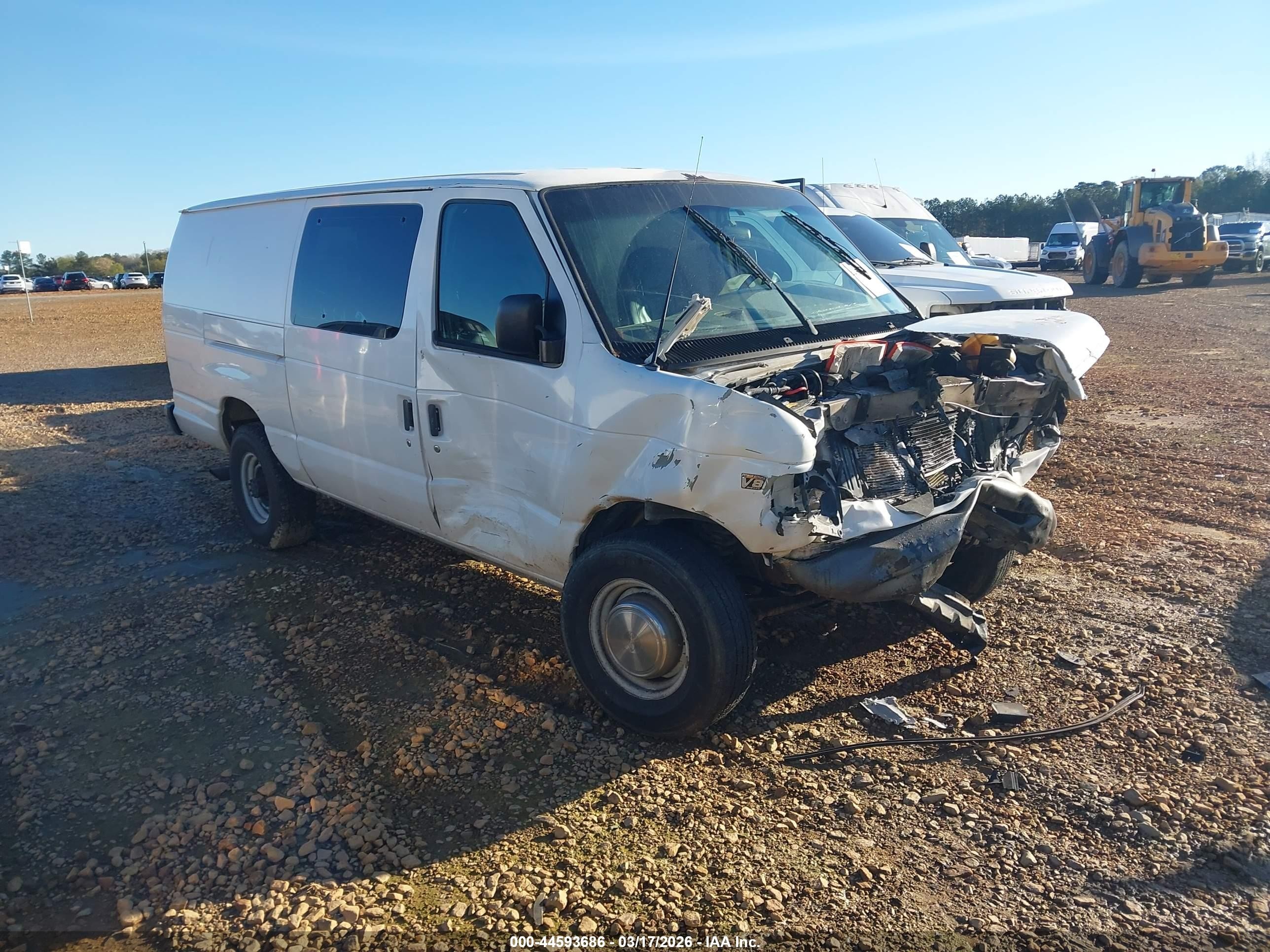 2000 Ford E-350, VIN 1FTSS34F3YHB35277 — Front end