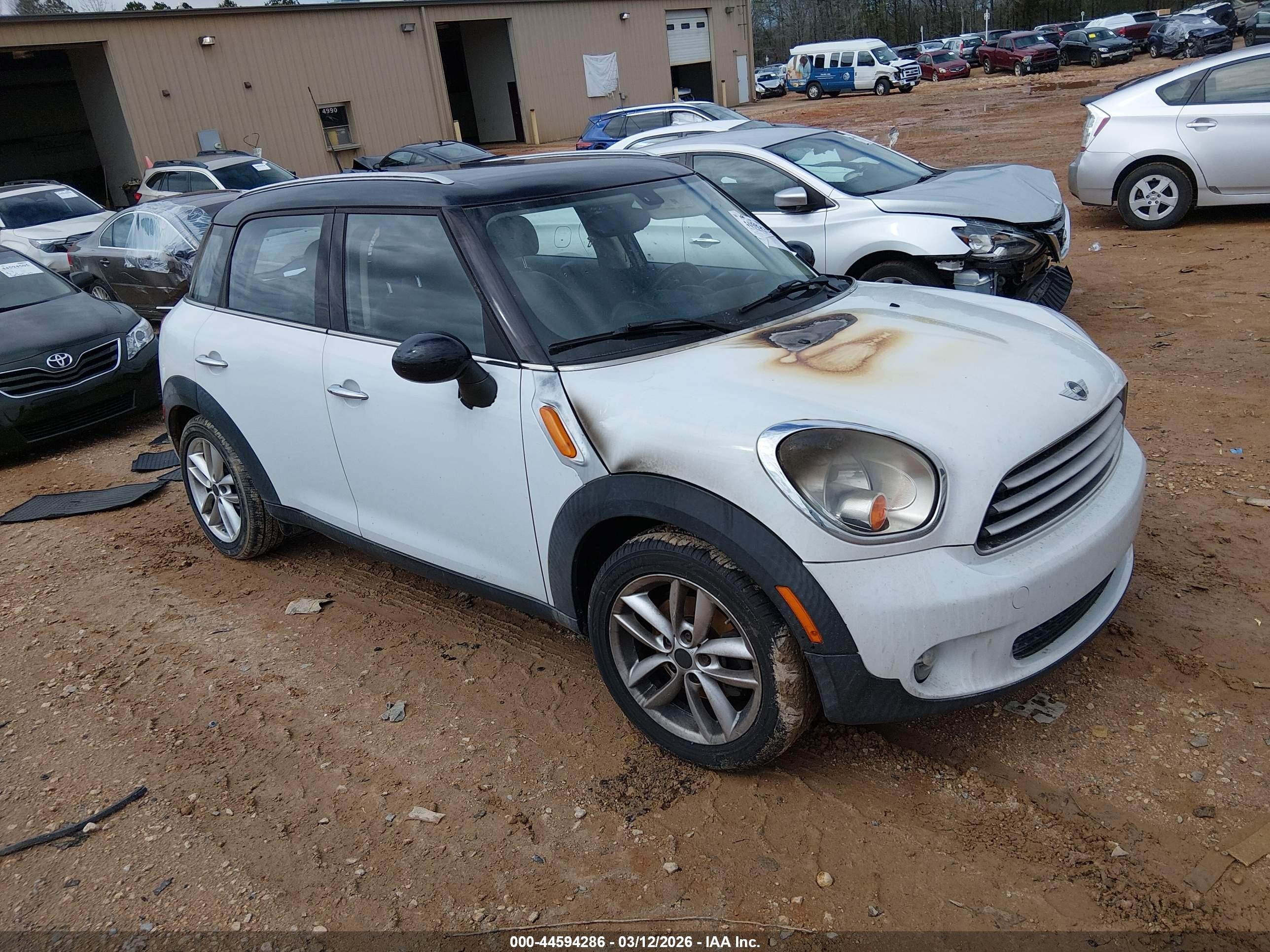 2011 MINI Countryman, VIN WMWZB3C54BWM00683 — Пожар в моторном отсеке