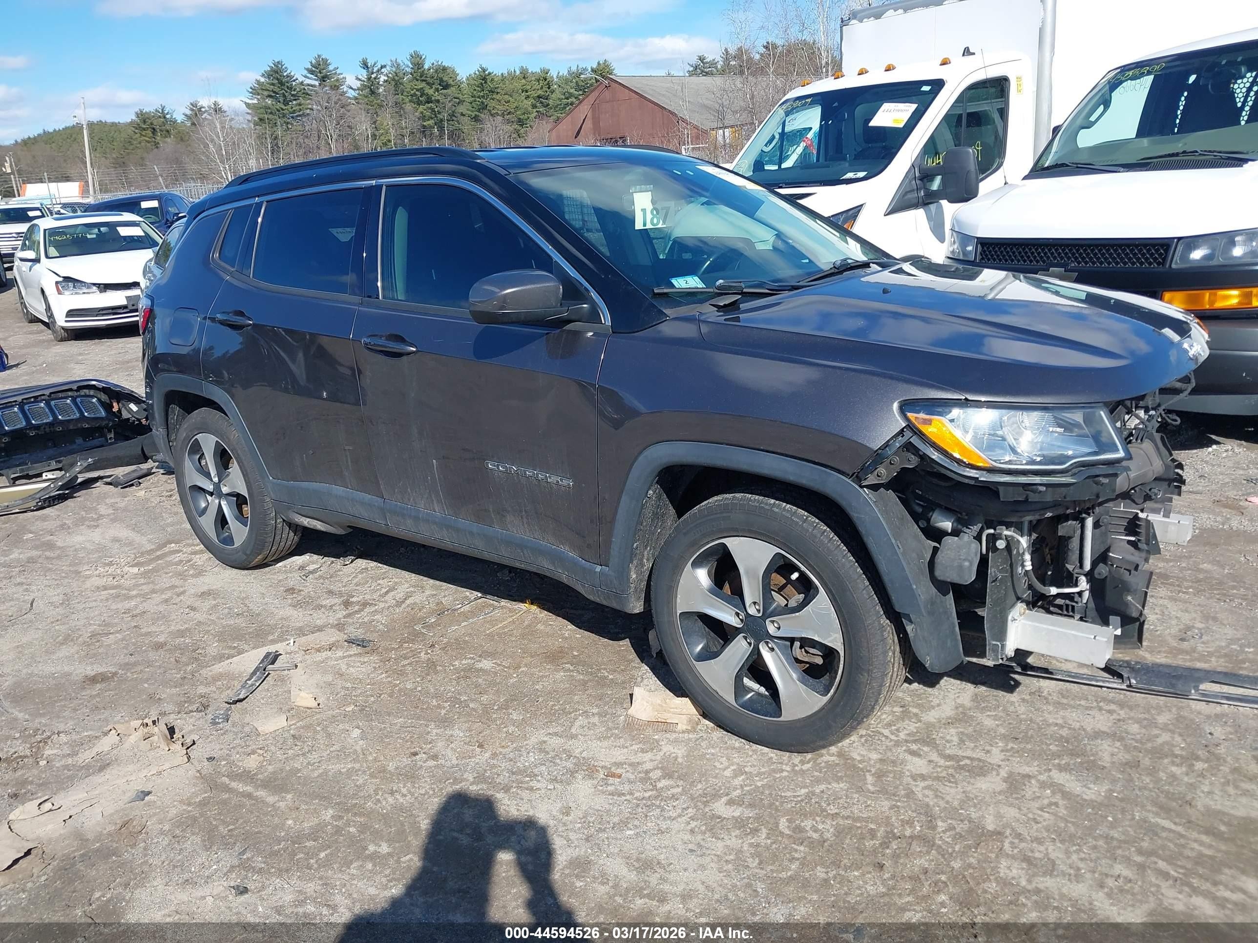 2020 Jeep Compass Latitude, VIN 3C4NJCBB0LT102599 — Front end
