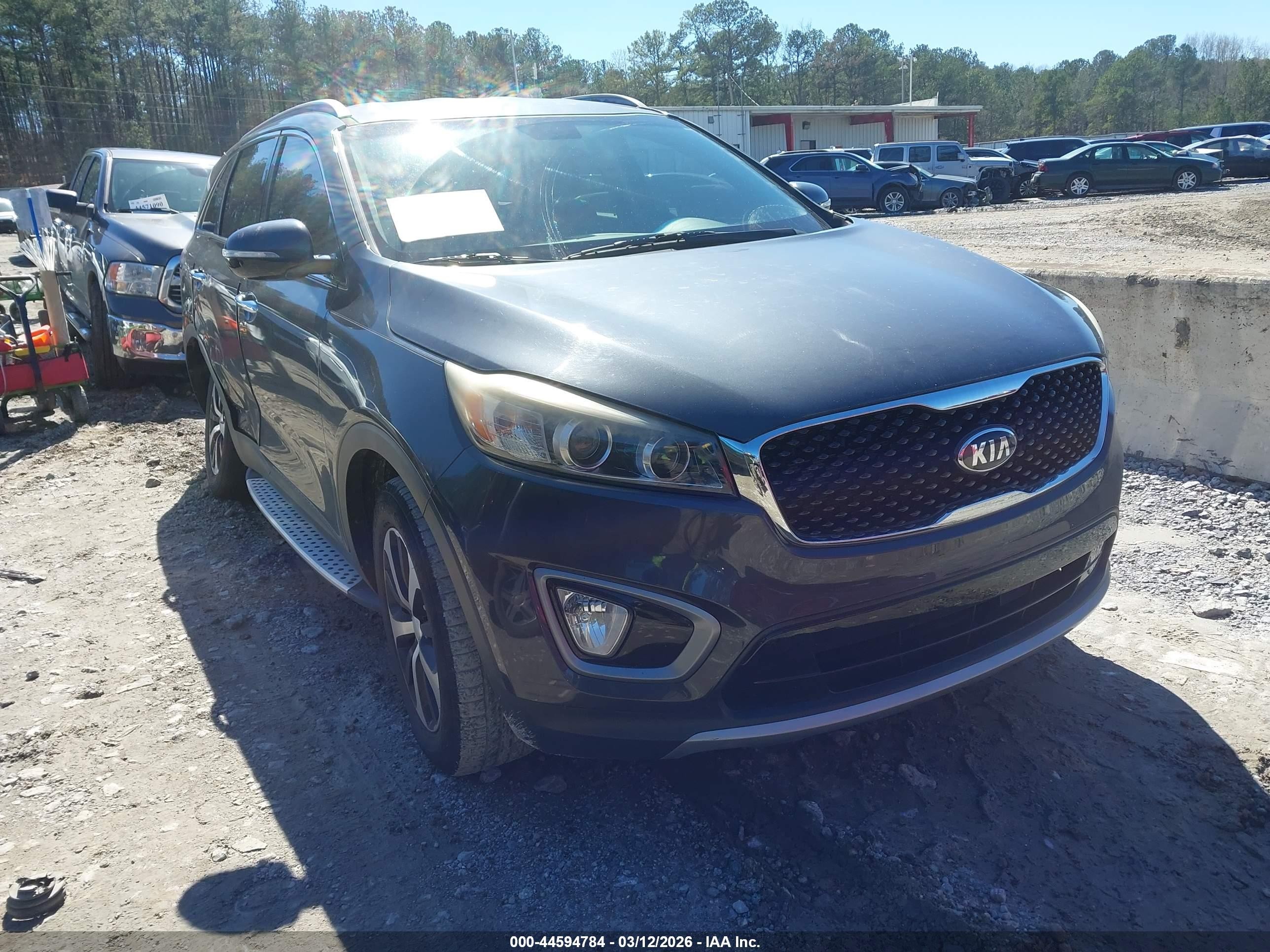 2016 Kia Sorento EX, VIN 5XYPH4A1XGG033355 — Side