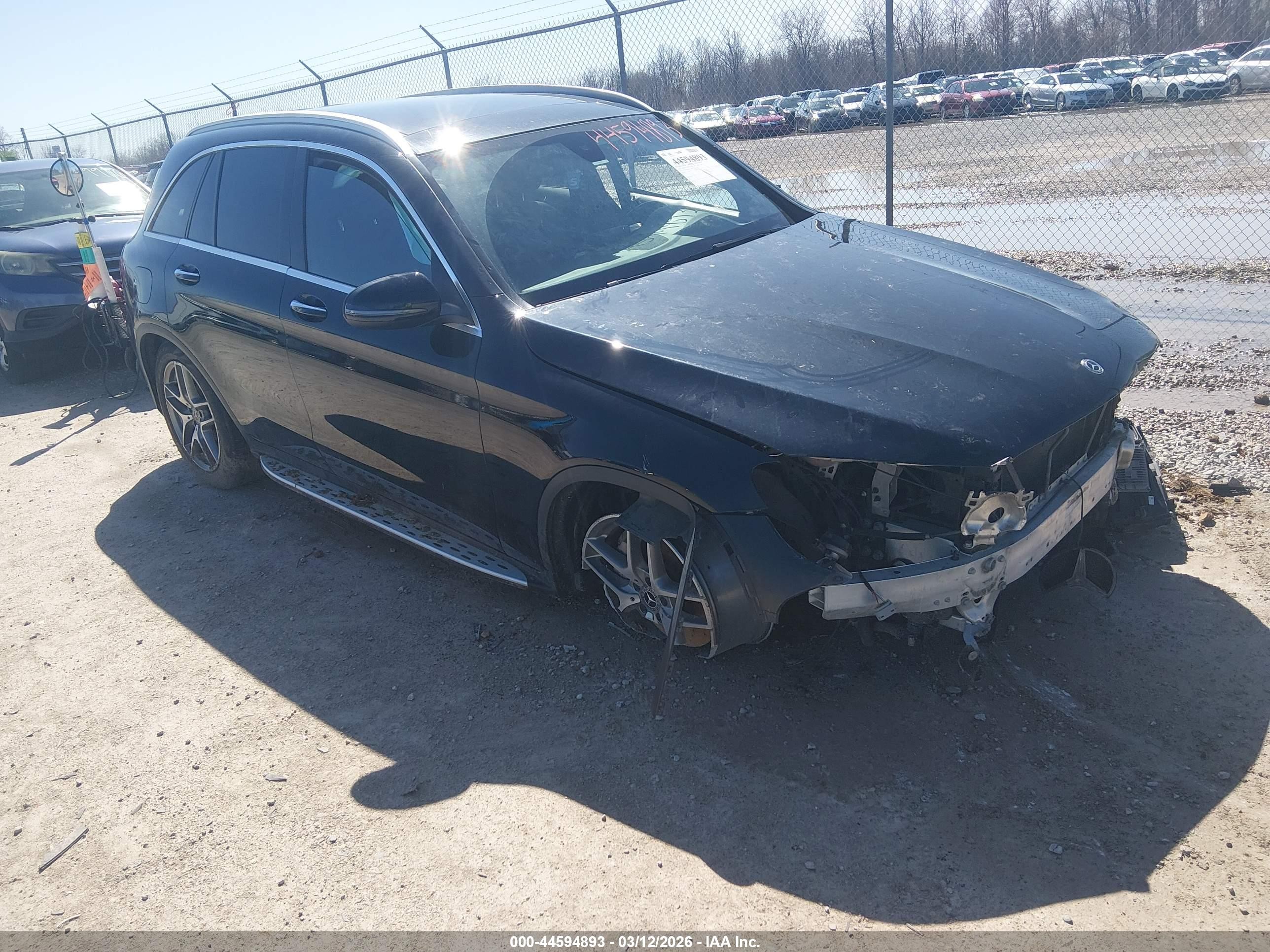 2019 Mercedes-Benz GLC 300, VIN WDC0G4KB2KV176968 — Front end