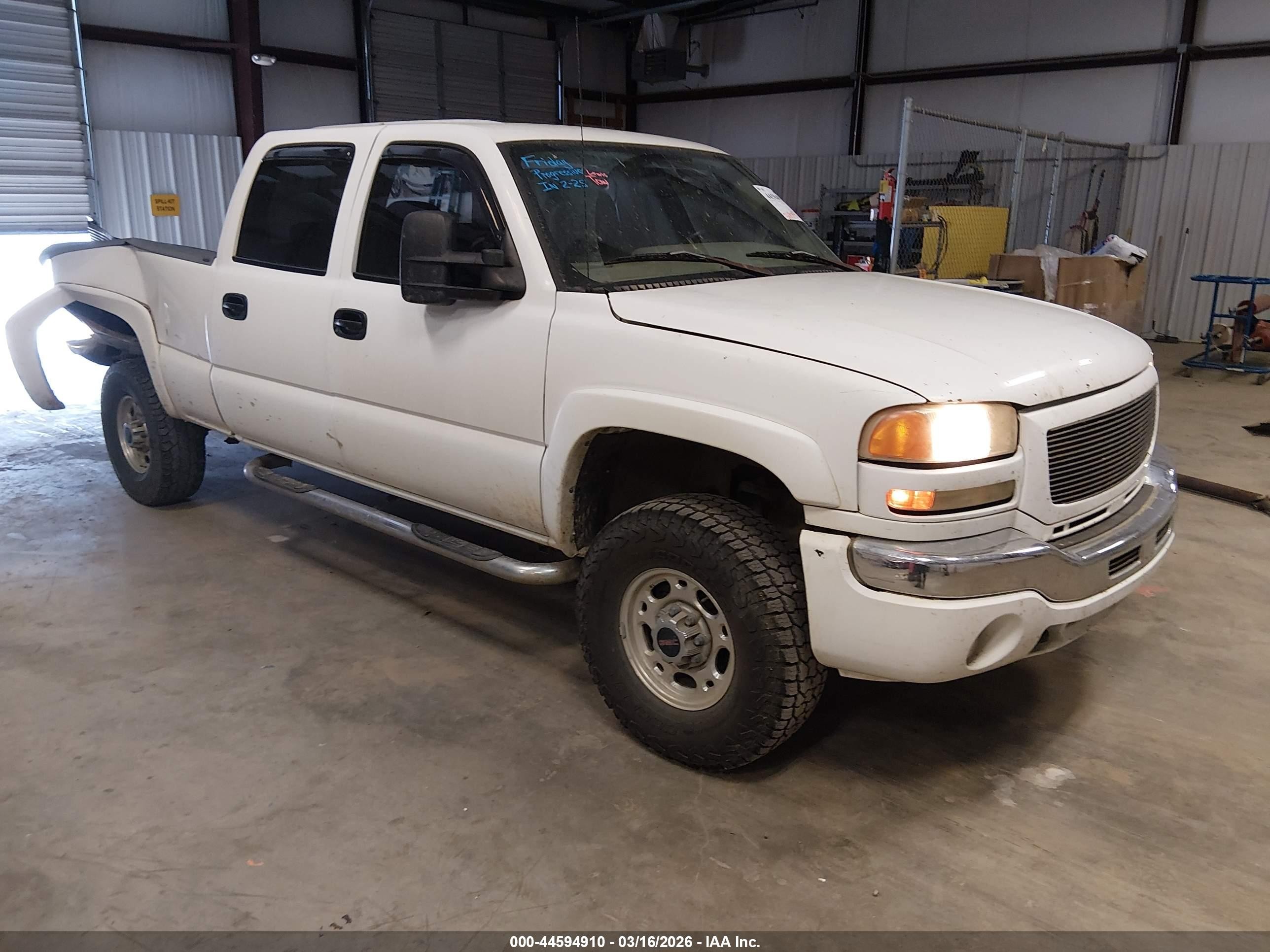 2002 GMC Sierra 2500HD SLE, VIN 1GTHK23UX2F250403 — Rear end