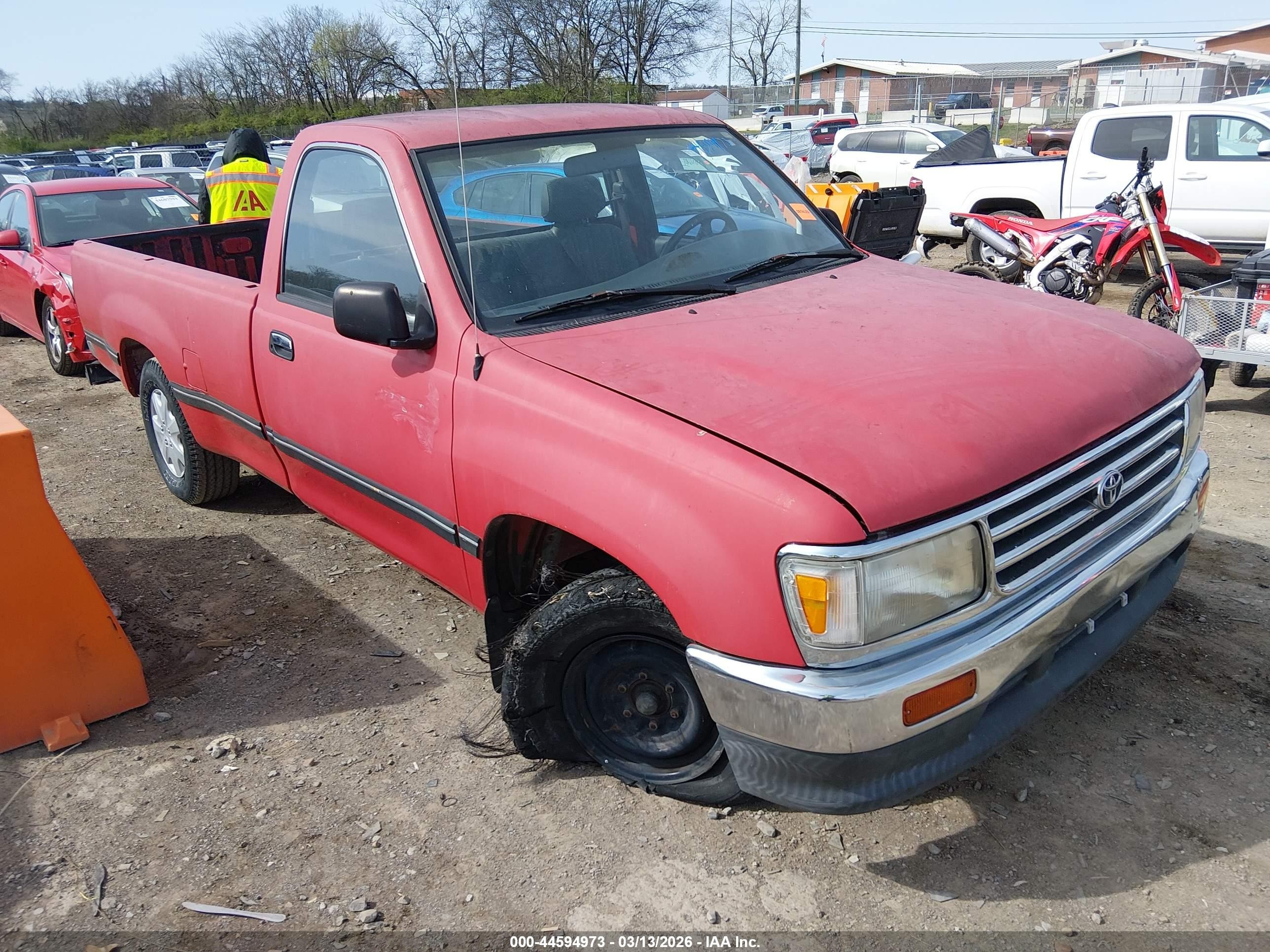 1994 Toyota T100 DX, VIN JT4VD10A2R0022832 — Front end