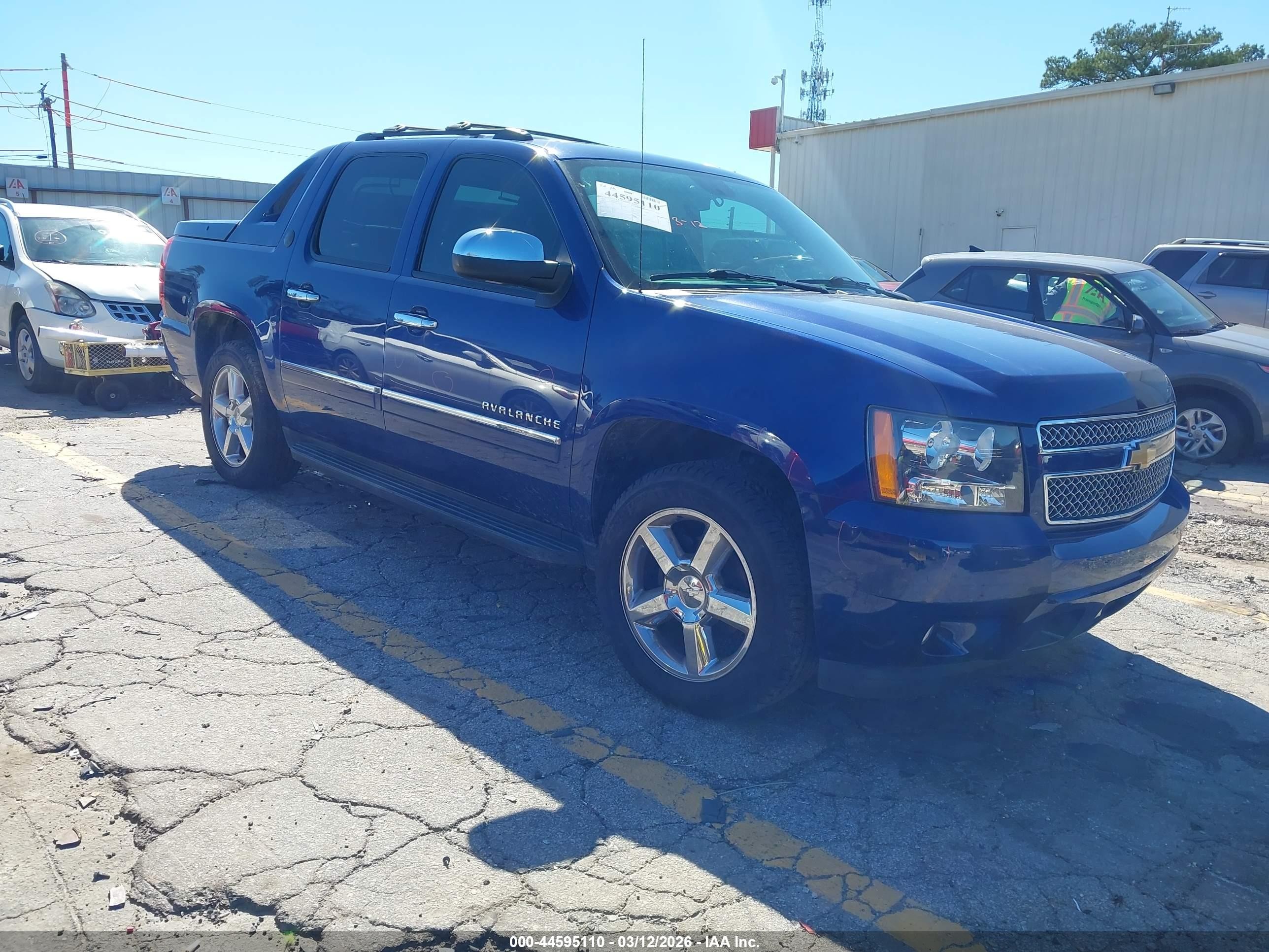 2013 Chevrolet Avalanche LTZ, VIN 3GNMCGE09DG329069 — Rear end