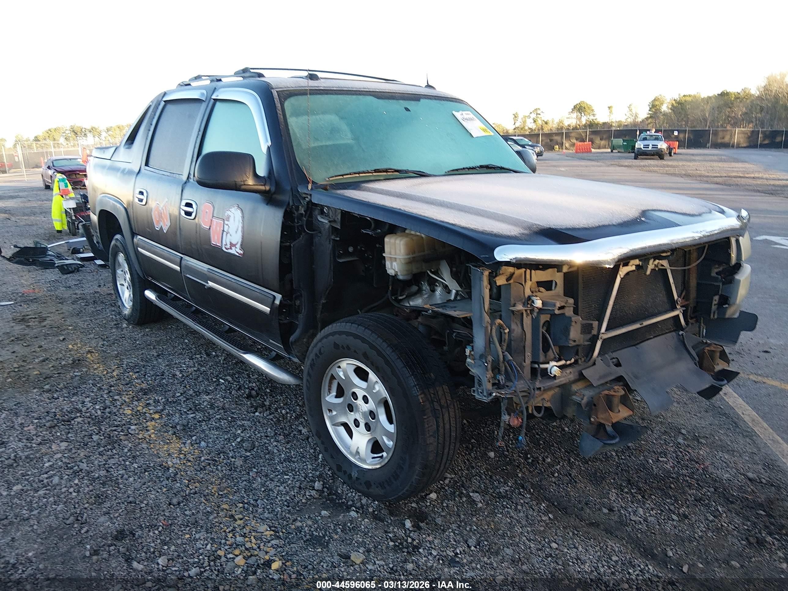 2005 Chevrolet Avalanche Z66, VIN 3GNEC12Z95G241113 — Front end