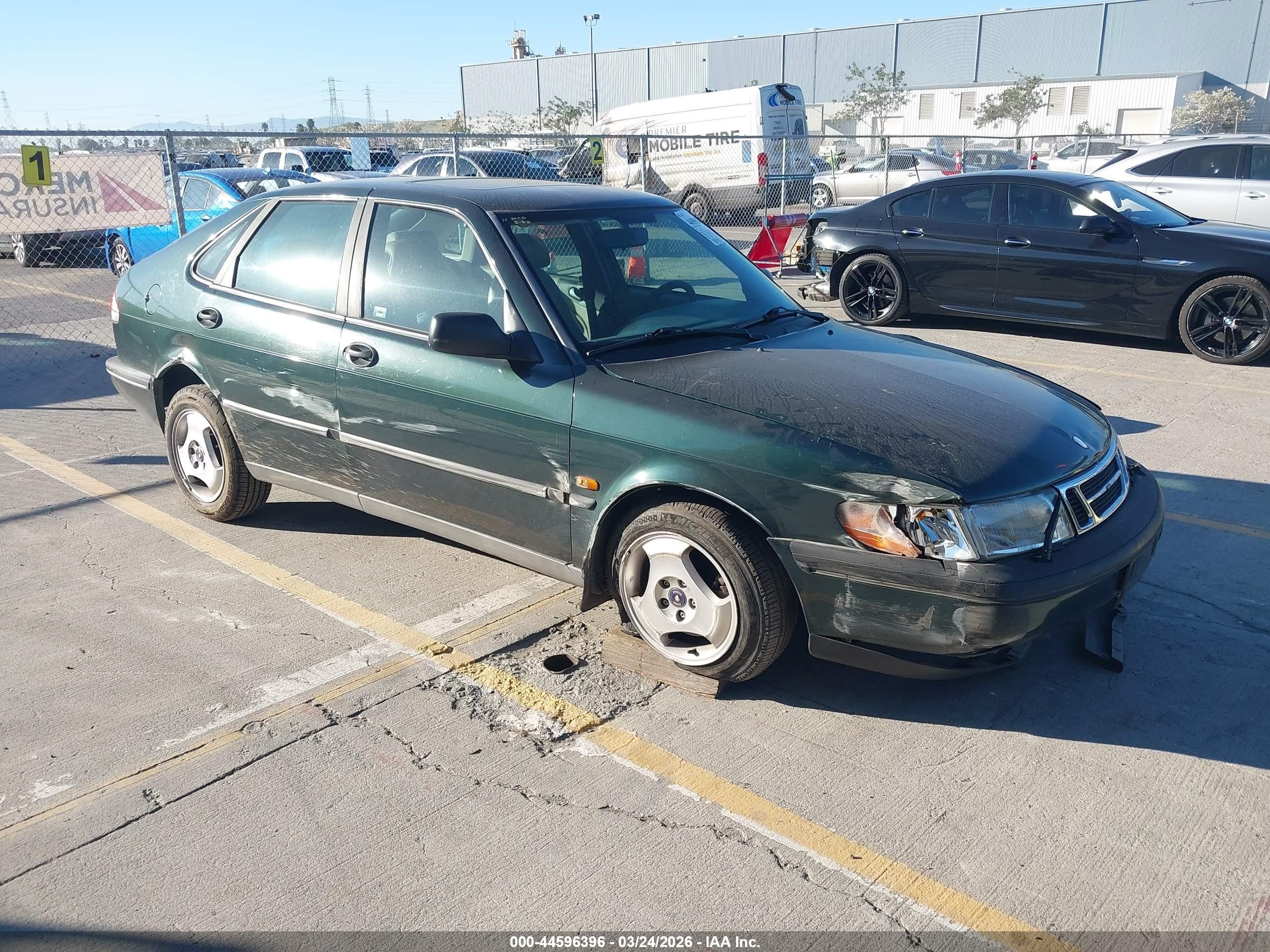 1997 Saab 900, VIN YS3DD55B1V2013907 — Side