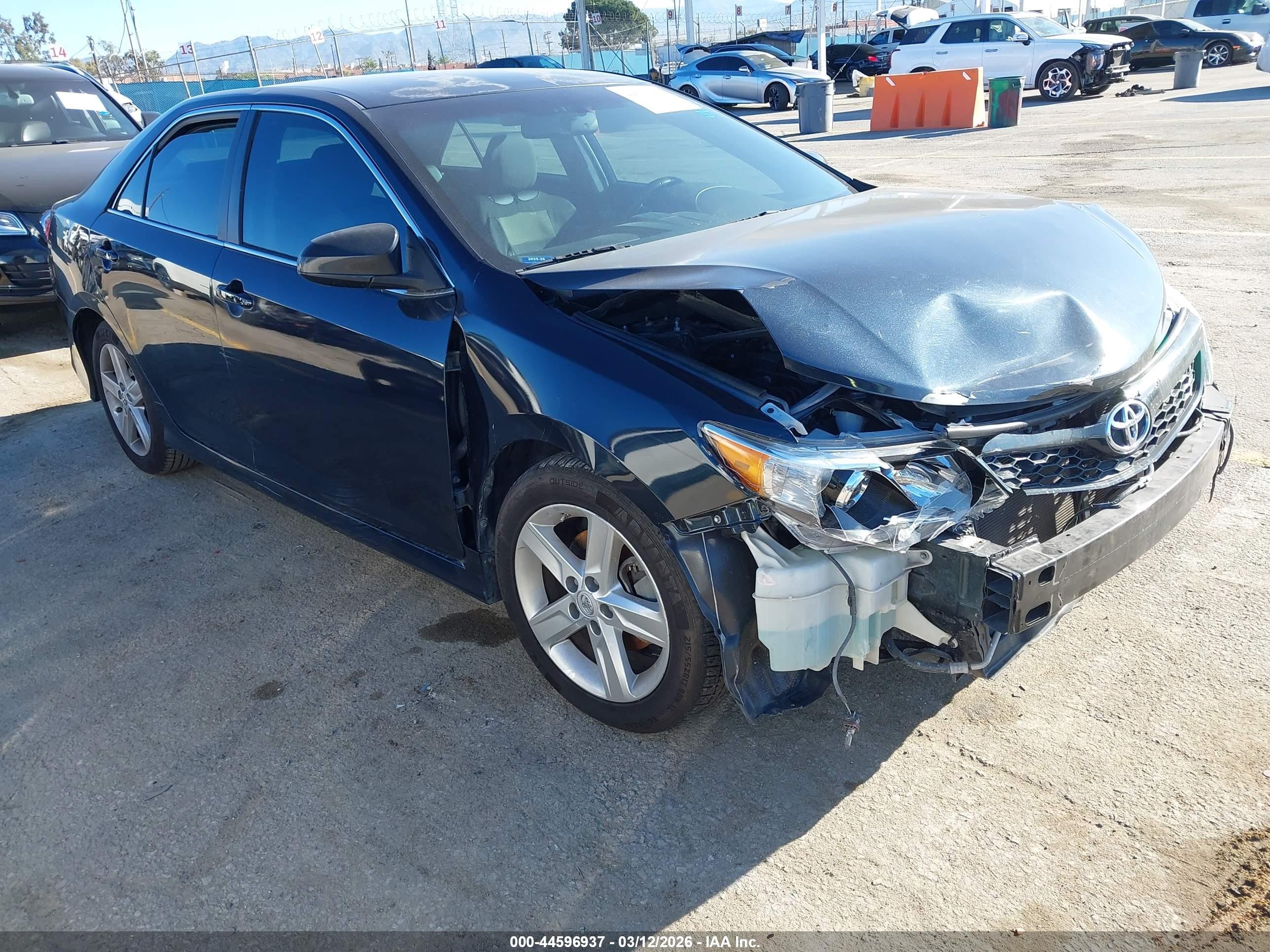 2014 Toyota Camry SE, VIN 4T1BF1FK0EU855850 — Front end
