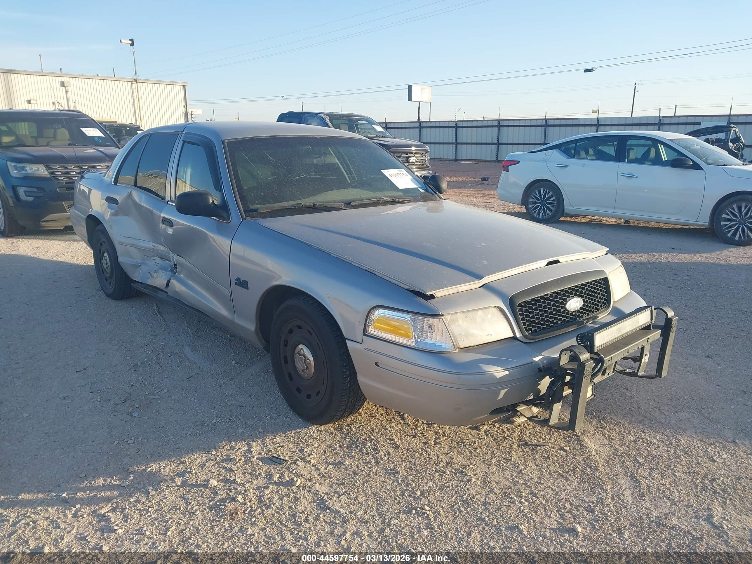 2005 Ford Police Interceptor, VIN 2FAHP71W95X144431 — Side