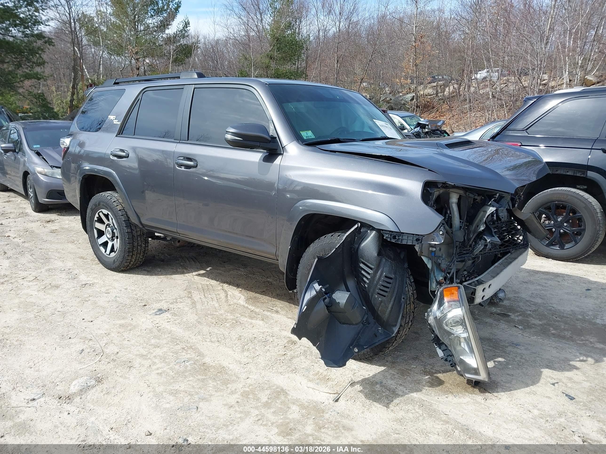2019 Toyota 4Runner SR5, VIN JTEBU5JR8K5693781 — Front end