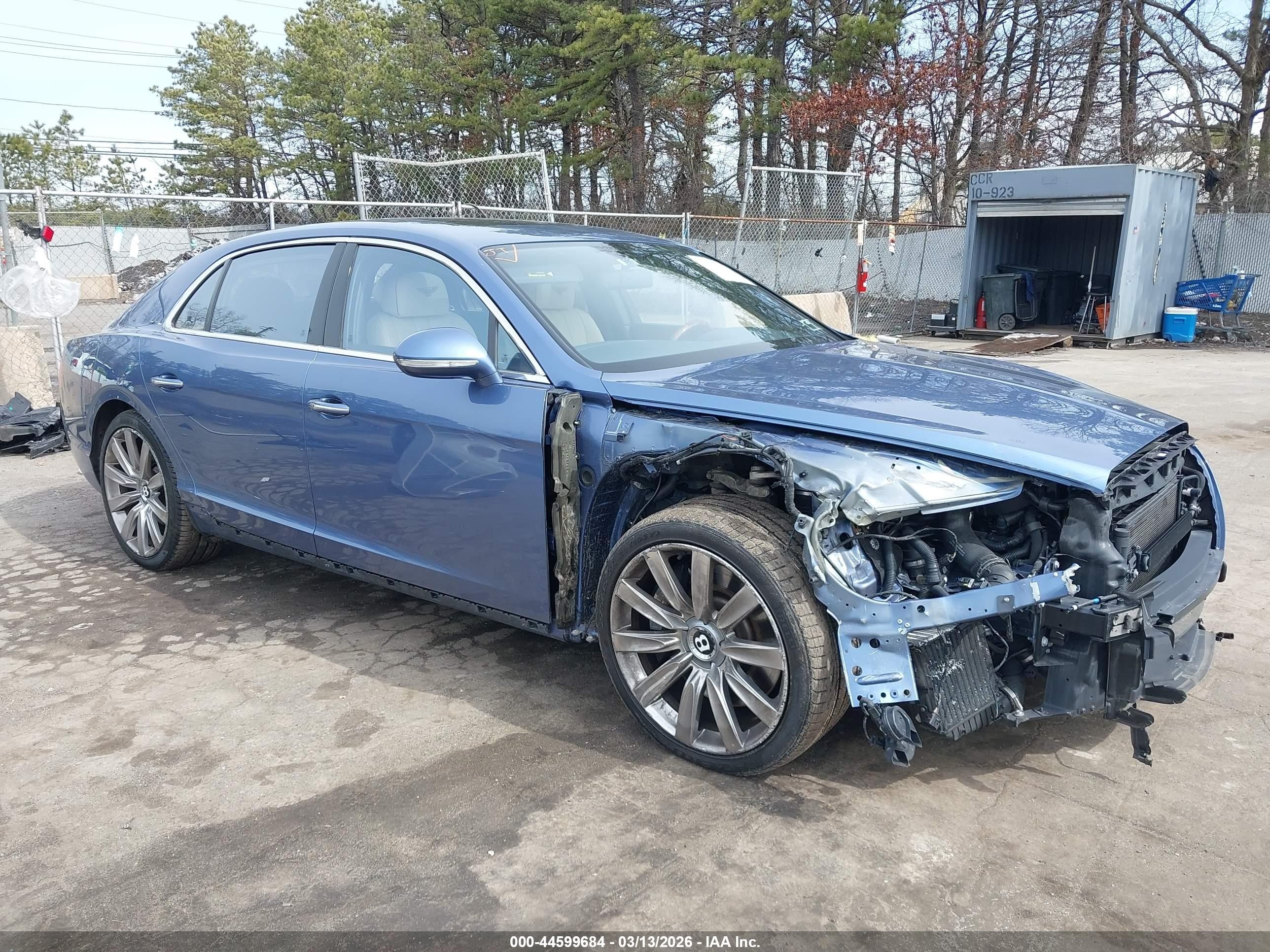 2015 Bentley Flying Spur, VIN SCBEC9ZA0FC041235 — Front end