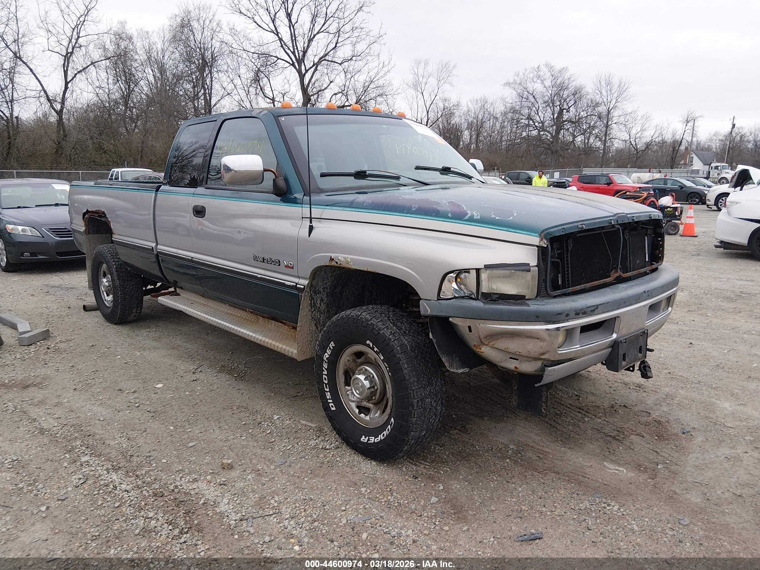 1997 Dodge 2500, VIN 3B7KF23W9VM562339 — Front end