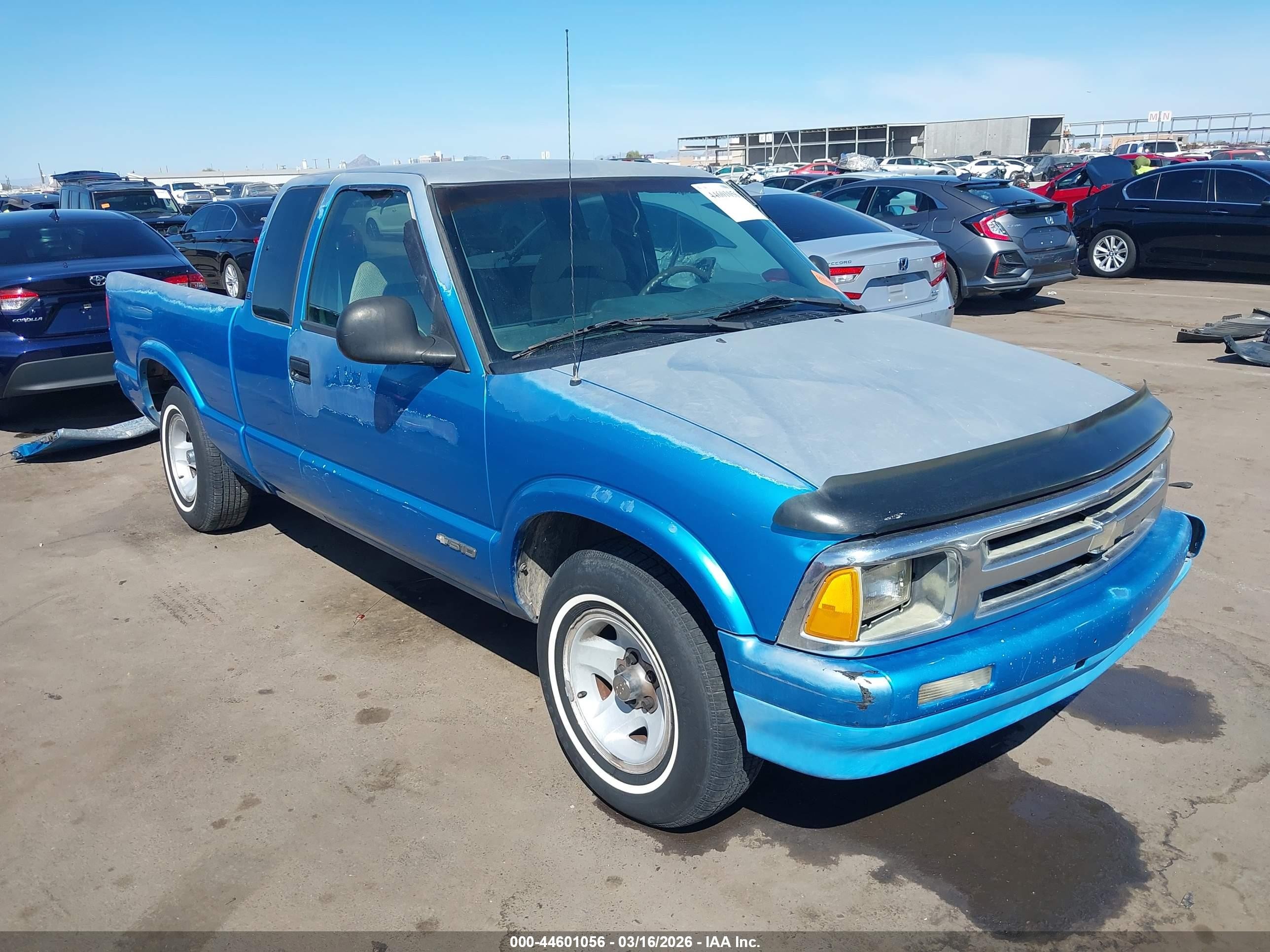 1995 Chevrolet S-10 LS, VIN 1GCCS194XS8186489 — Rear end