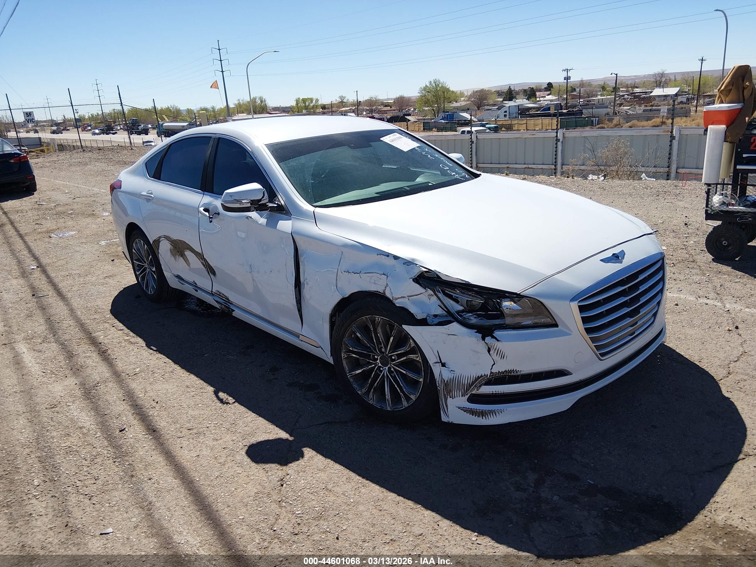 2015 Hyundai Genesis 3.8L, VIN KMHGN4JE5FU096917 — Бок