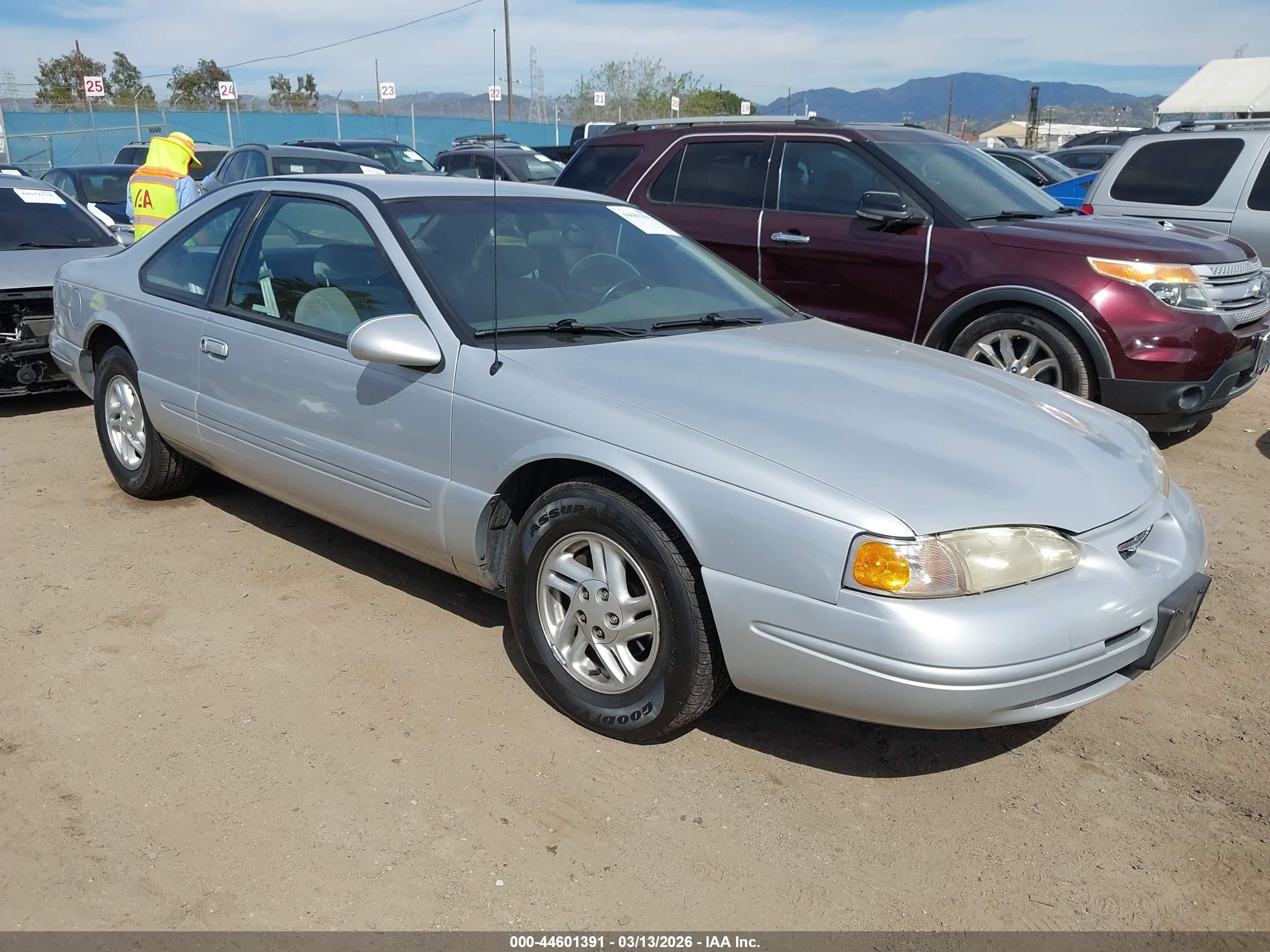 1996 Ford Thunderbird LX, VIN 1FALP6241TH116749 — Side