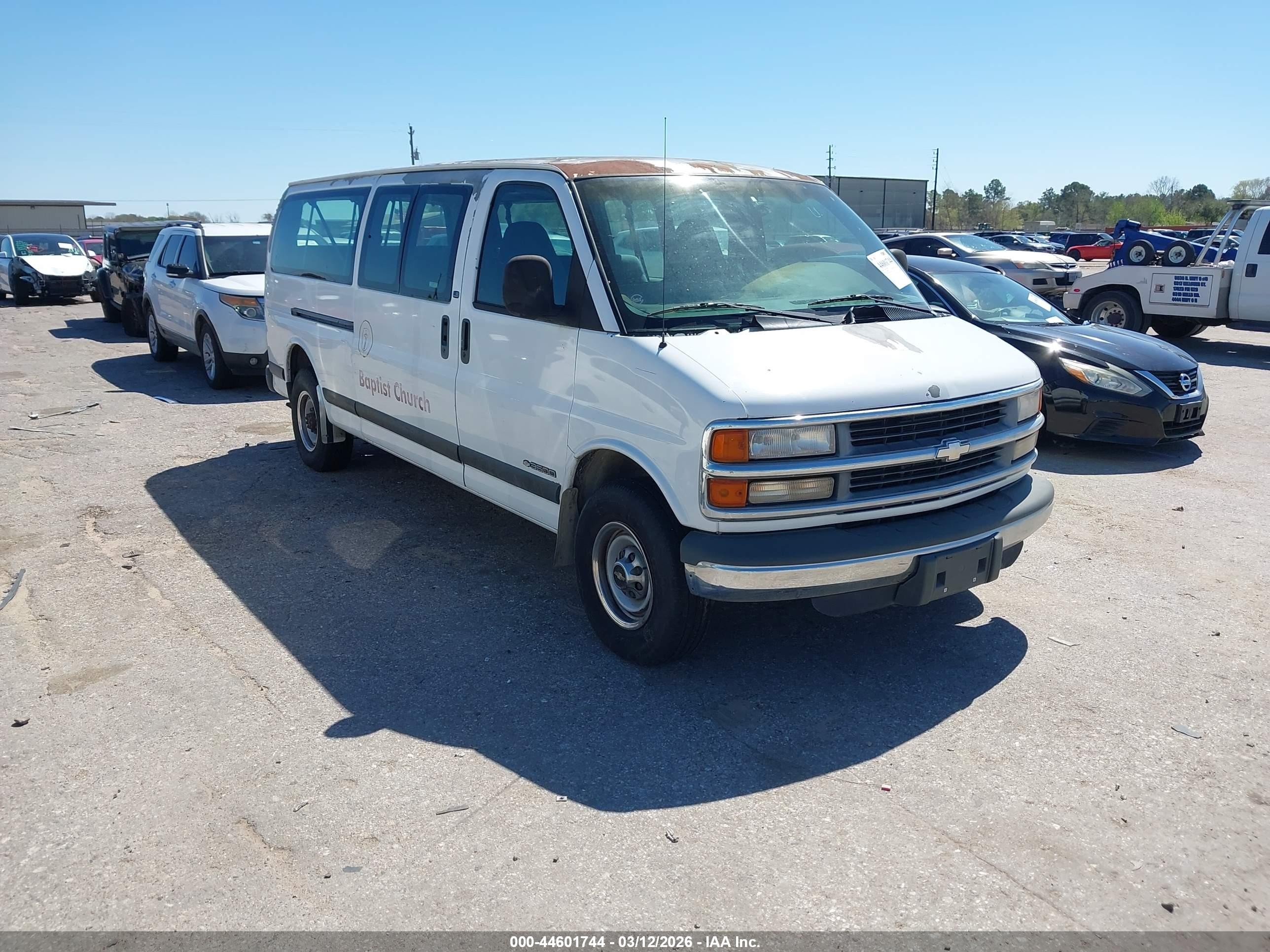 1998 Chevrolet Express, VIN 1GAHG39R9W1007512 — Front end