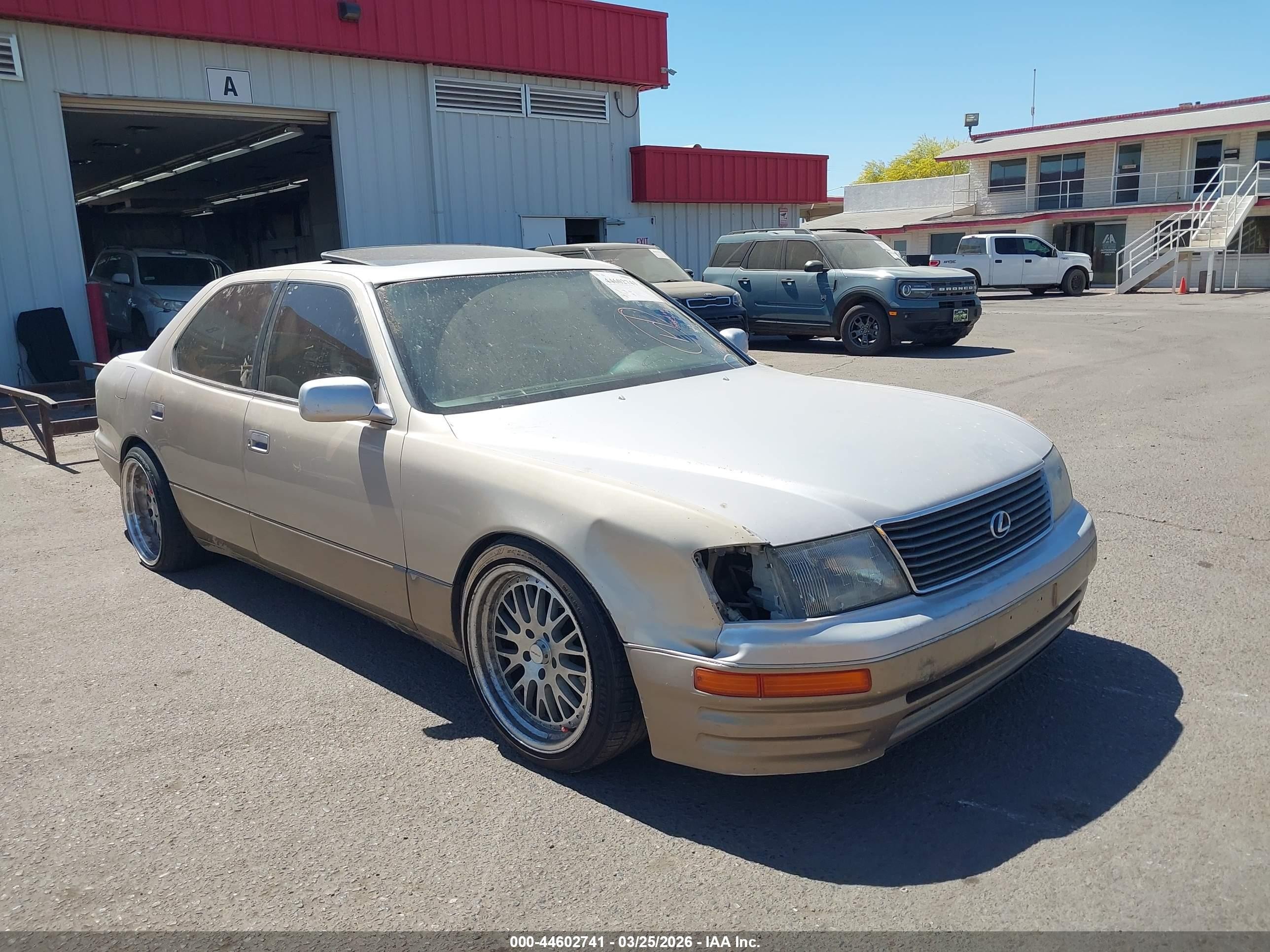 1997 Lexus LS 400, VIN JT8BH28F5V0079502 — Front end